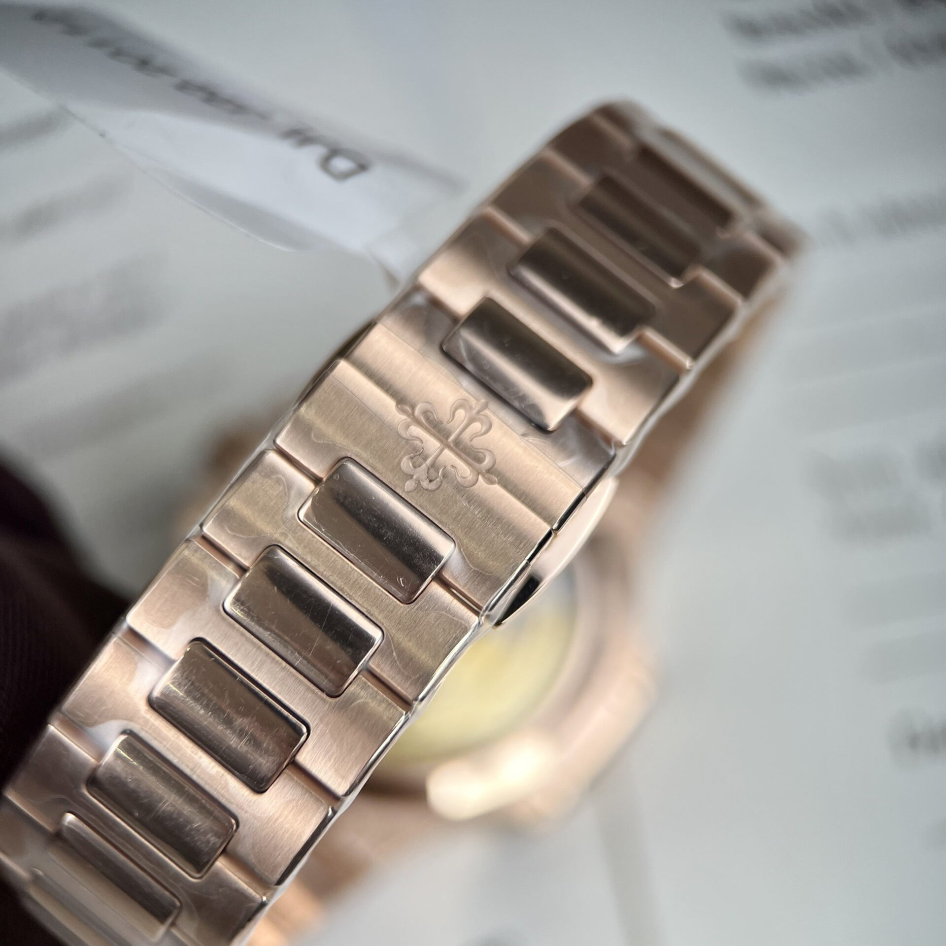 Patek Philippe Best Replica Watch Nautilus 7118 Gold Wrapped White Dial 3K Factory 35.2mm