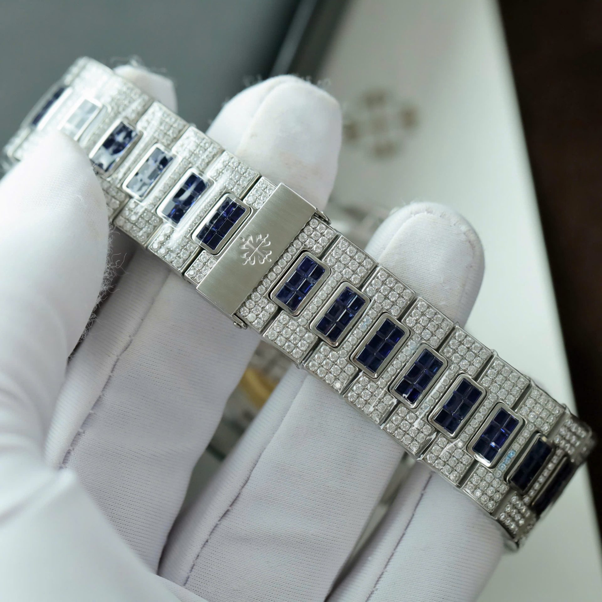 Patek Philippe Nautilus 5719 Best Copies Watch Diamonds Moissanite   Sapphire Baguette Custom 40mm