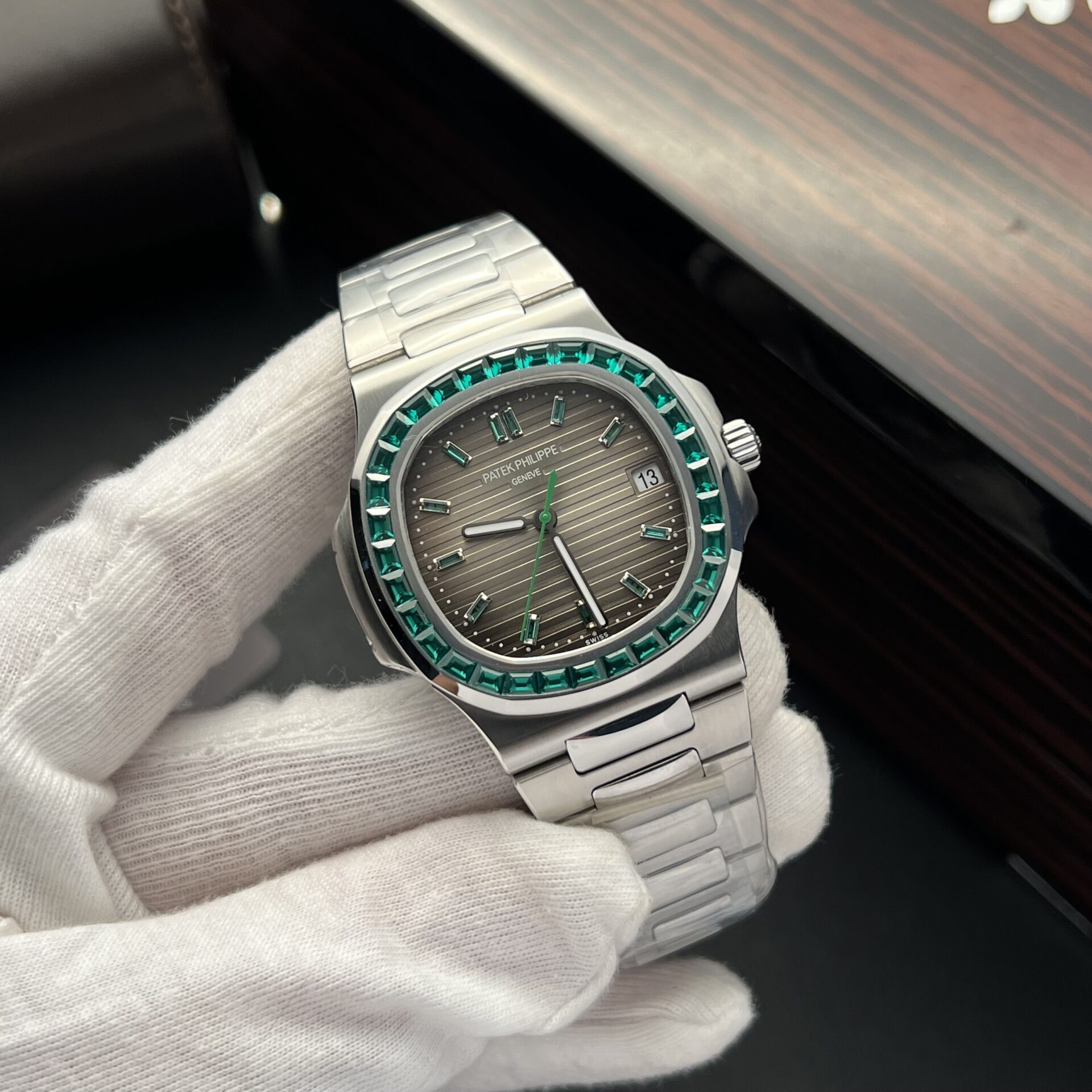 Patek Philippe Replica Watch Nautilus 5723 Gray Dial Metal Wire 40mm