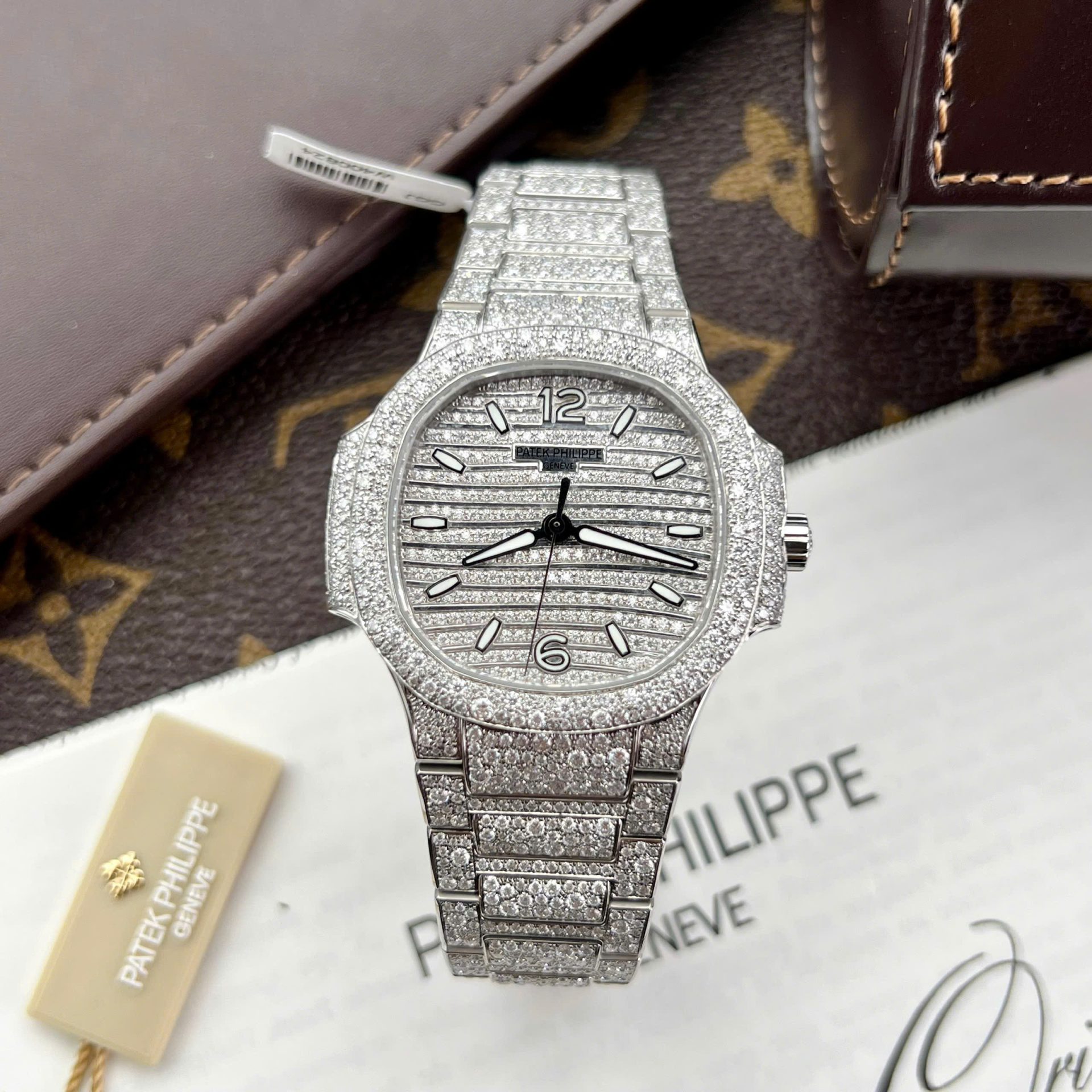 Patek Philippe Nautilus 7118 Best Copies Watch Diamonds Moissanite Hong Kong 35.2mm