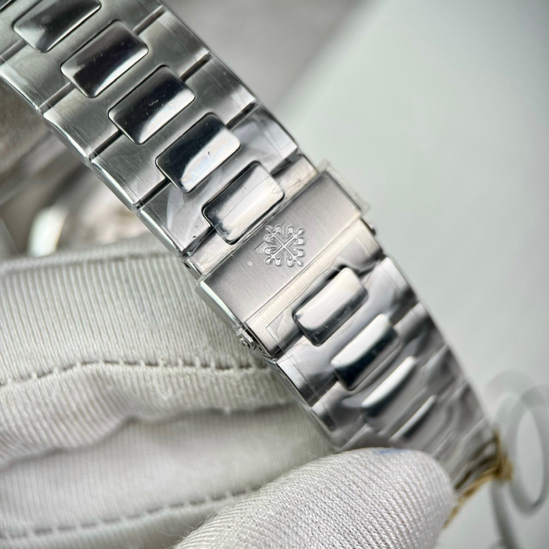 Patek Philippe Best Replica Watch Nautilus 5990 Metal Wire PPF 40.5mm