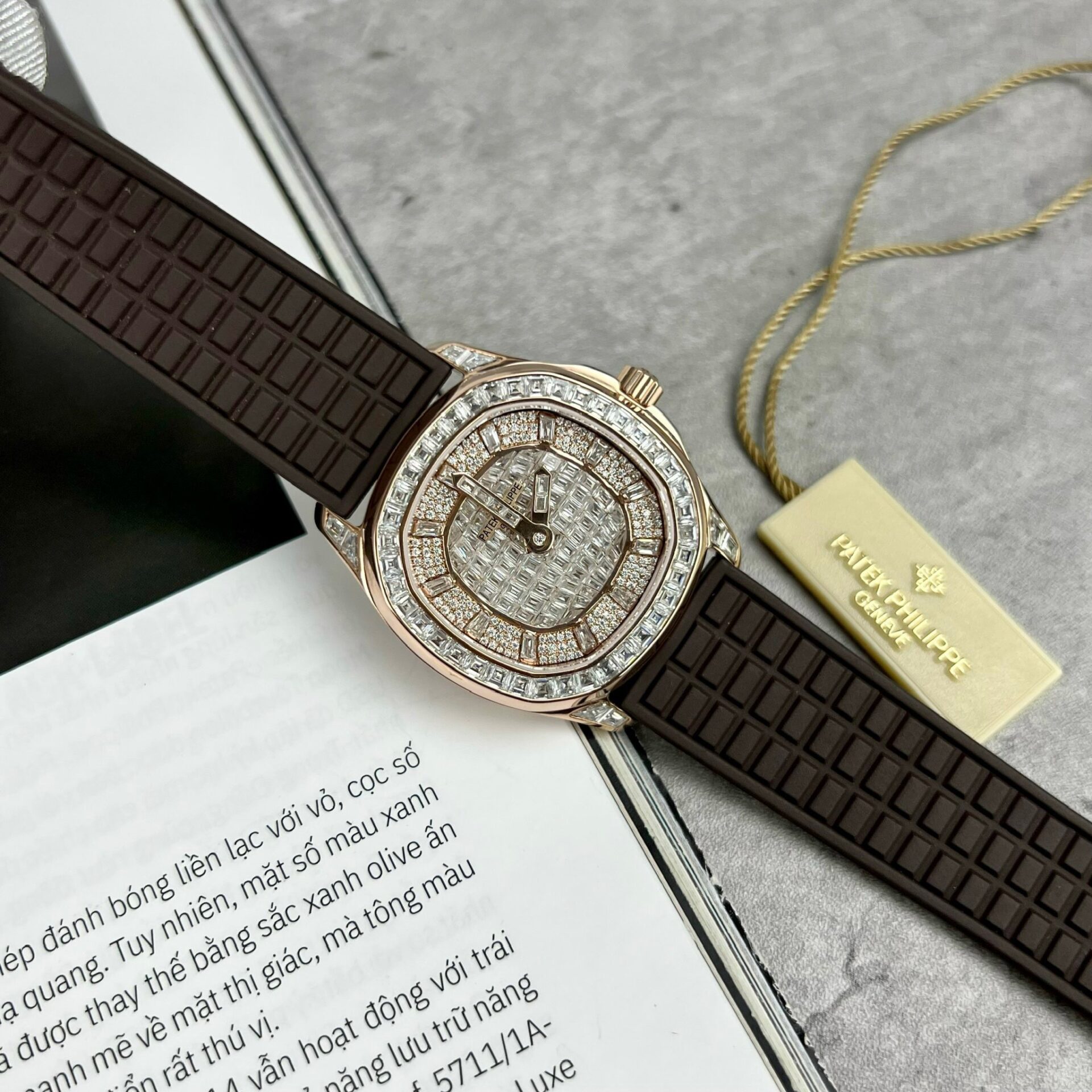 Patek Philippe Aquanaut 5062 Replica Watch Gold Wrapped Moissanite 35.6mm