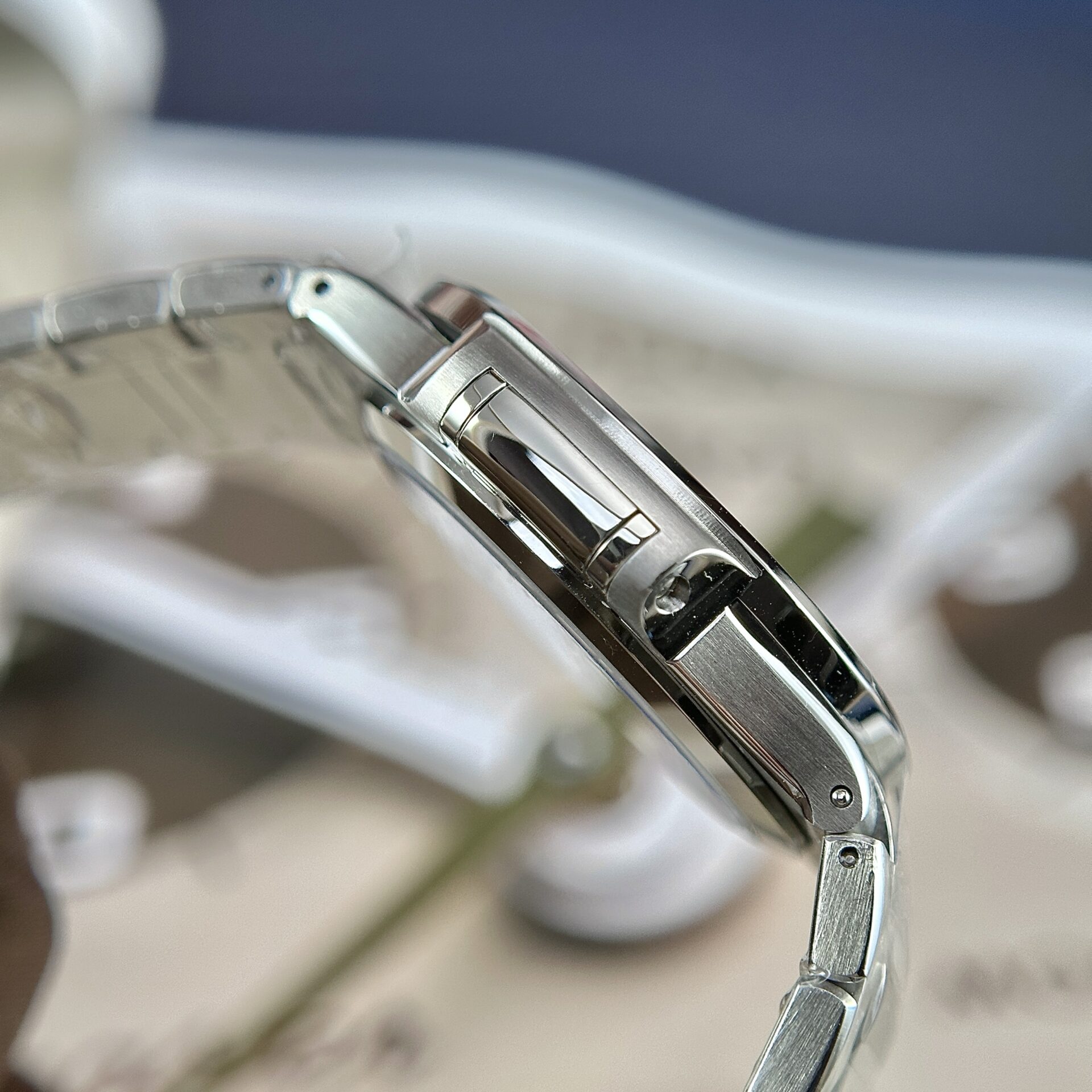 Patek Philippe Nautilus 7118 Replica Watch Blue Dial Stone Bezel 35.2mm