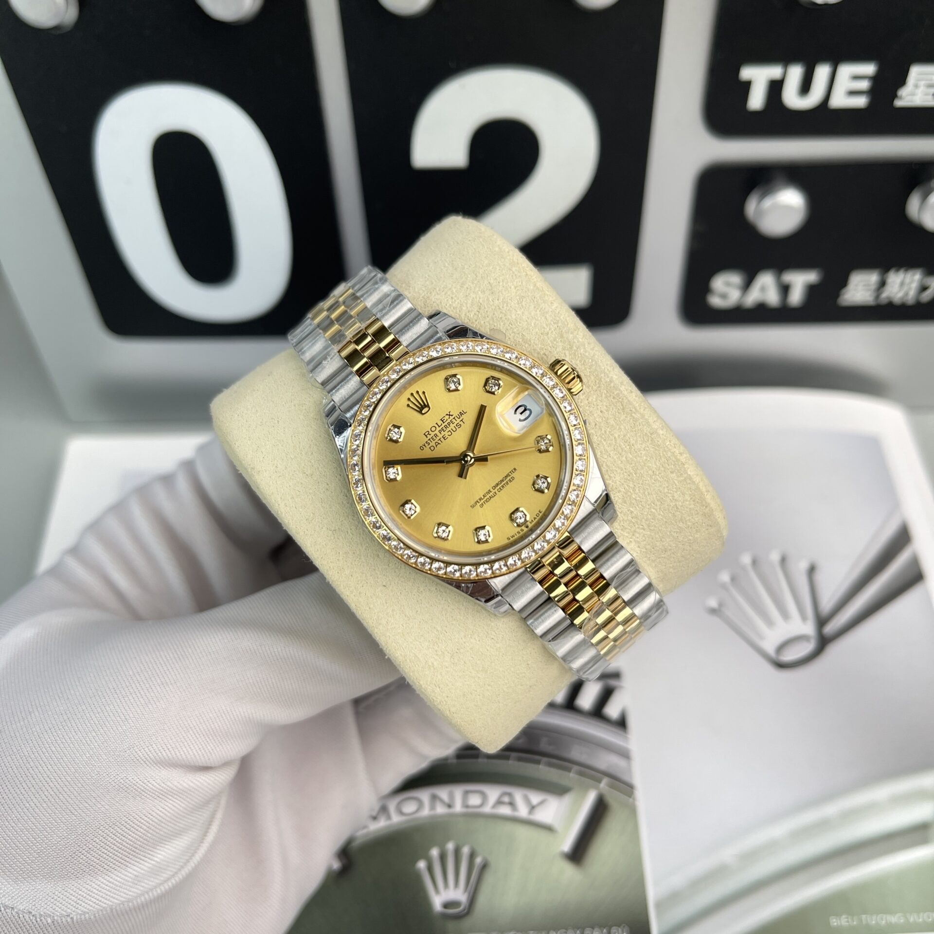 Rolex DateJust Women s Replica Watch With Stone Bezel Champagne Dial EW Factory 31mm