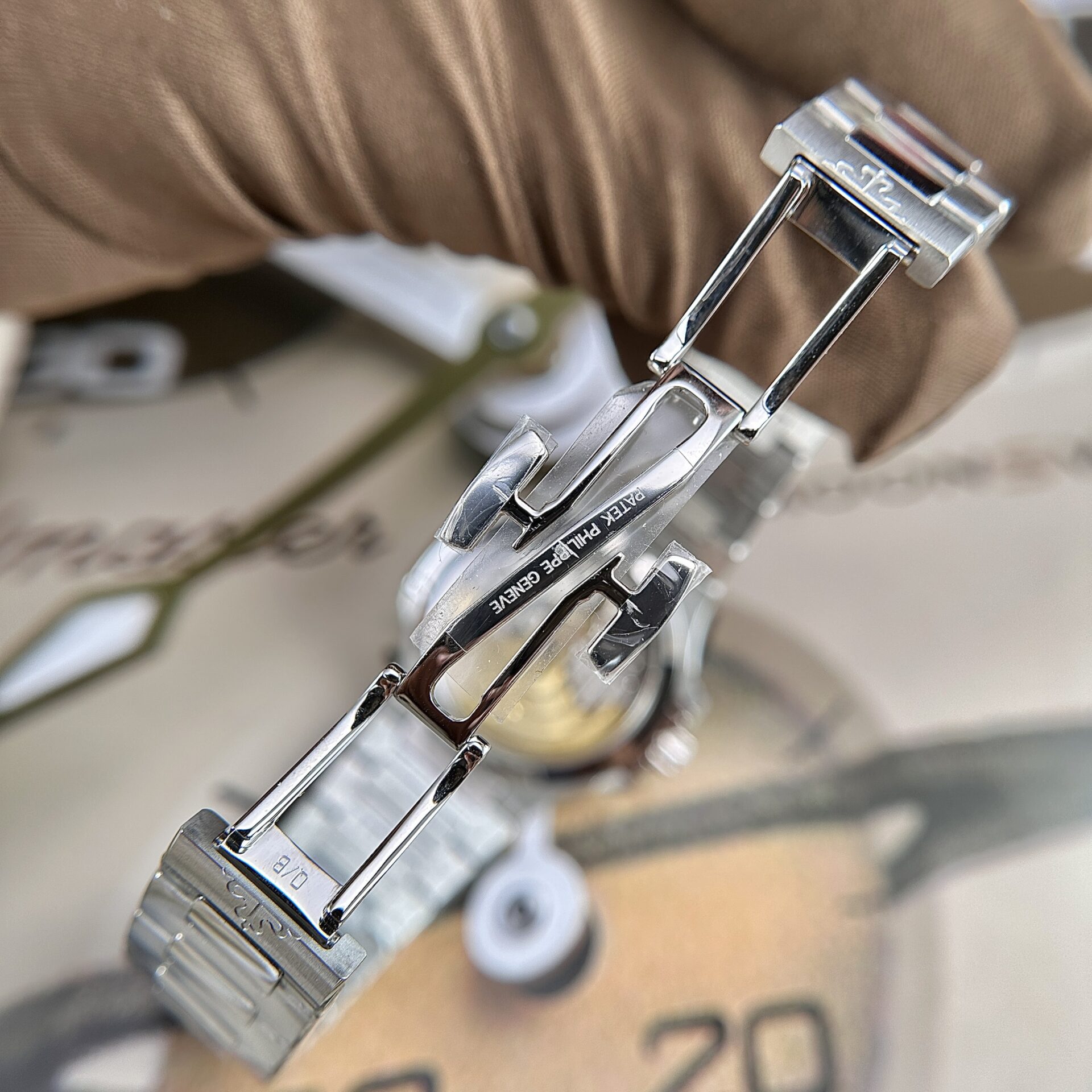 Patek Philippe Nautilus 7118 Replica Watch Blue Dial Stone Bezel 35.2mm