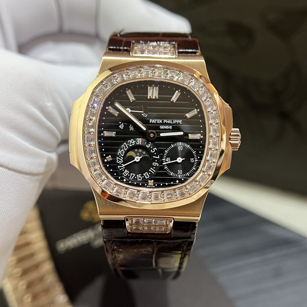 Patek Philippe Replica Watch Nautilus 5724R Gray Dial GR Factory 40mm
