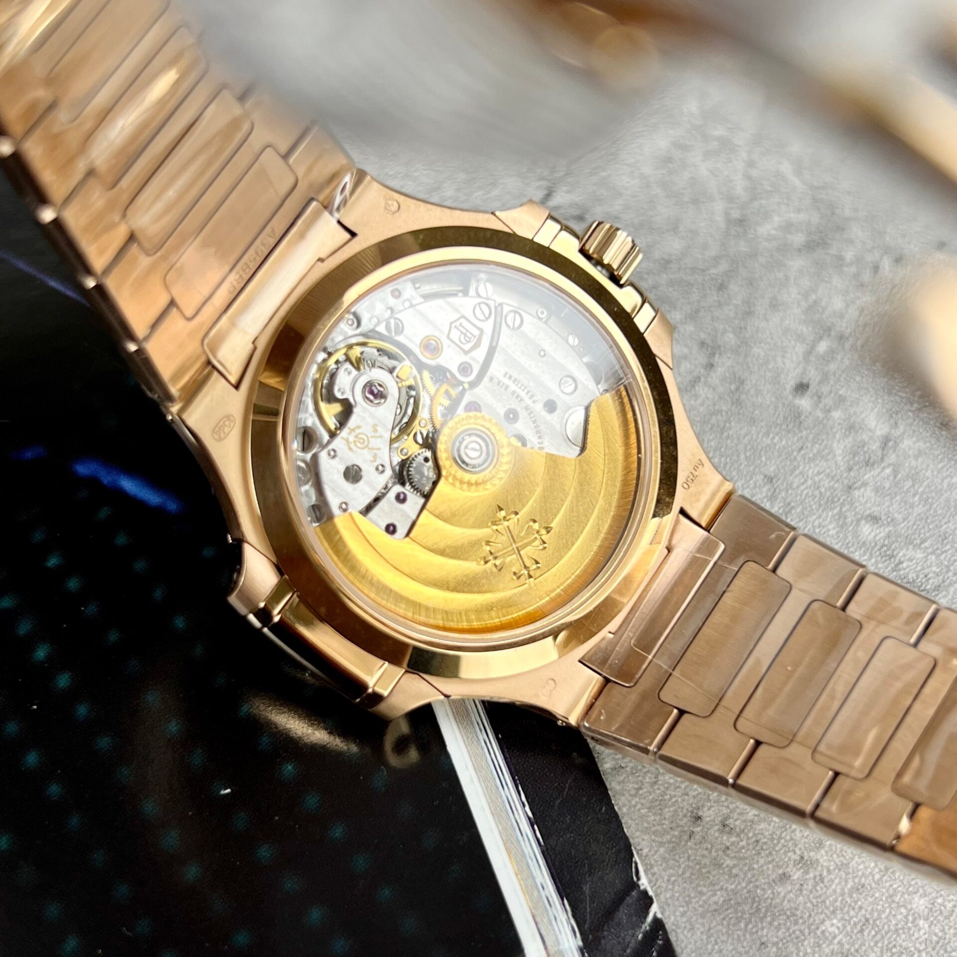 Patek Philippe Nautilus 7118 Replica Watch With Diamonds Bezel 3K Factory 35.2mm