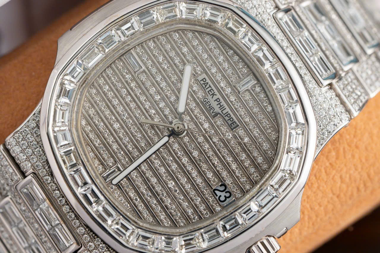 Patek Philippe Clone Watch Nautilus 5719 Full Diamonds Baguette 40mm