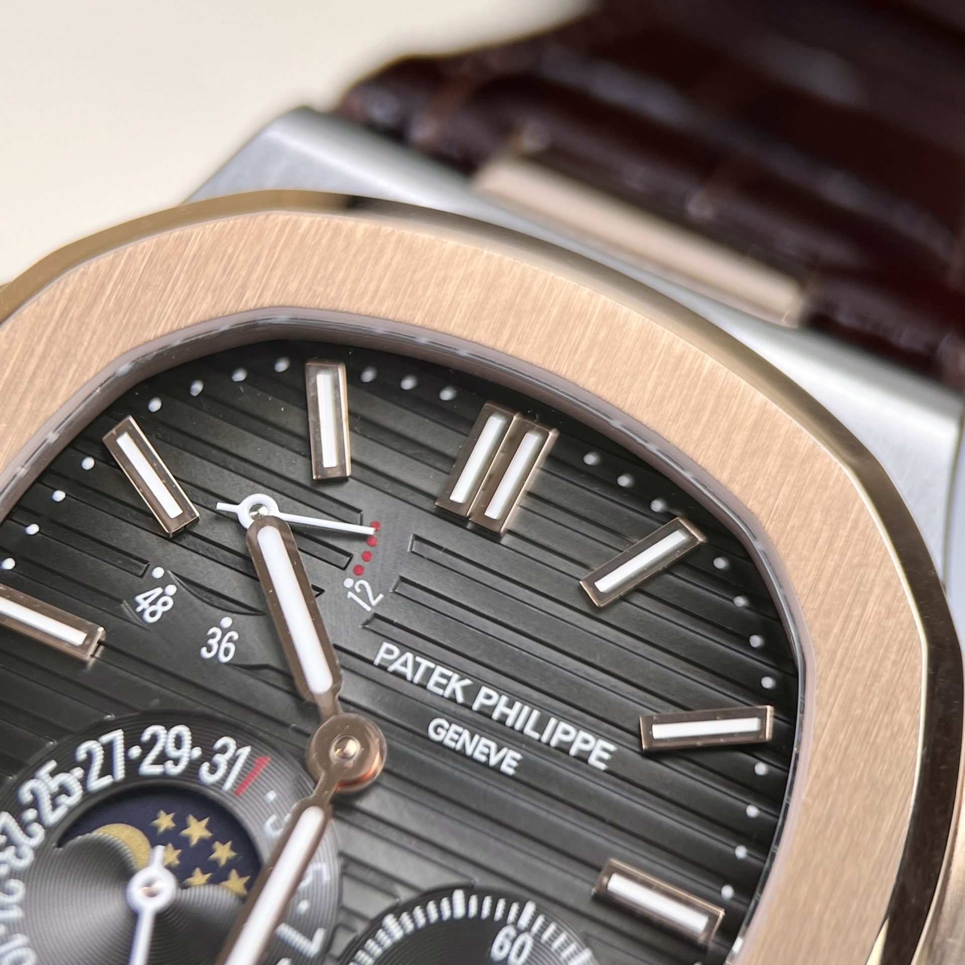 Patek Philippe Replica Watch Nautilus 5712 Demi Rose Gold GR Factory 40mm