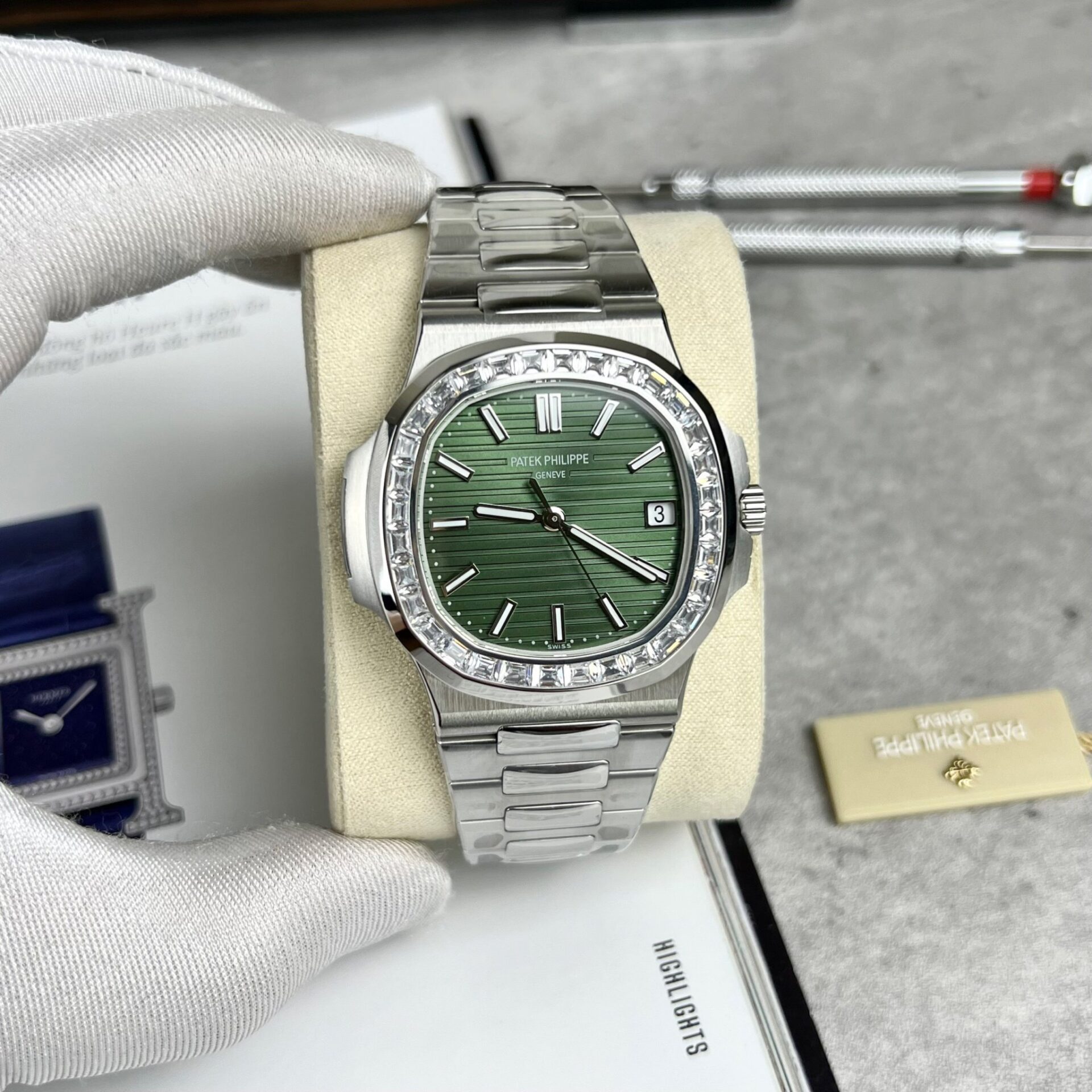 Patek Philippe Replica Watch Nautilus 5723 Green Dial 40mm