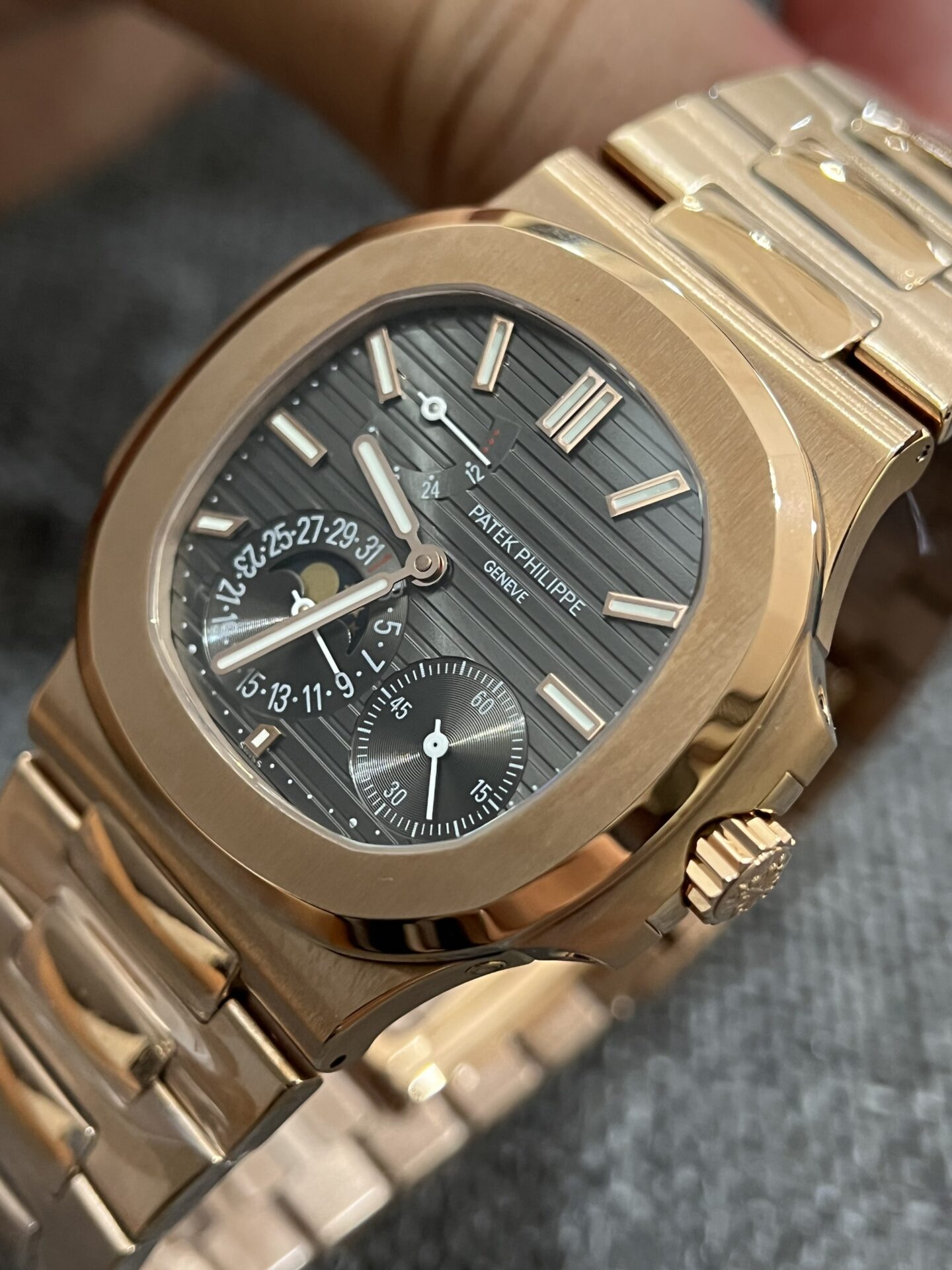 Patek Philippe Replica Watch Nautilus 5712R Gray Dial GR Factory 40mm