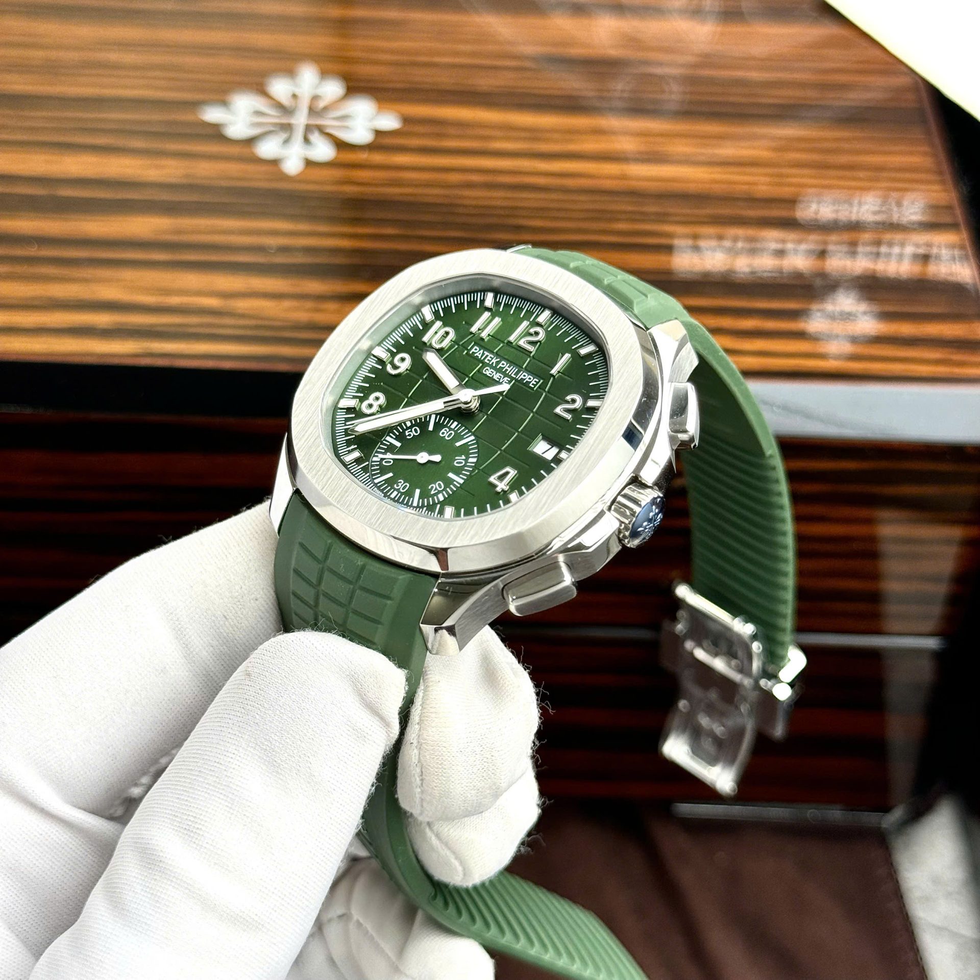 Patek Philippe Replica Watch Aquanaut 5968G Green Dial Rubber Strap 42.2mm