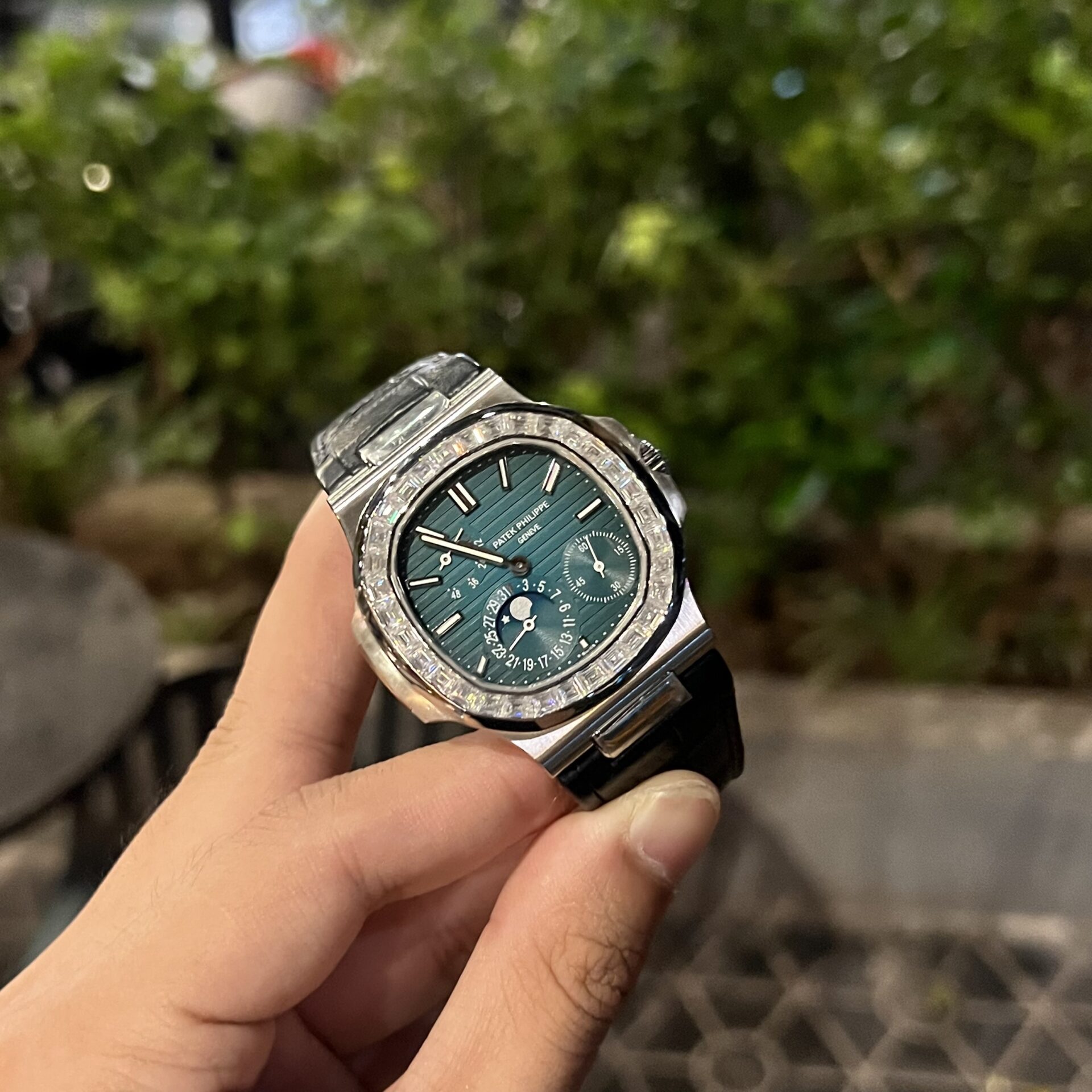 Patek Philippe Nautilus 5722G With Diamond Moissanite Replica 11 Watch 40mm