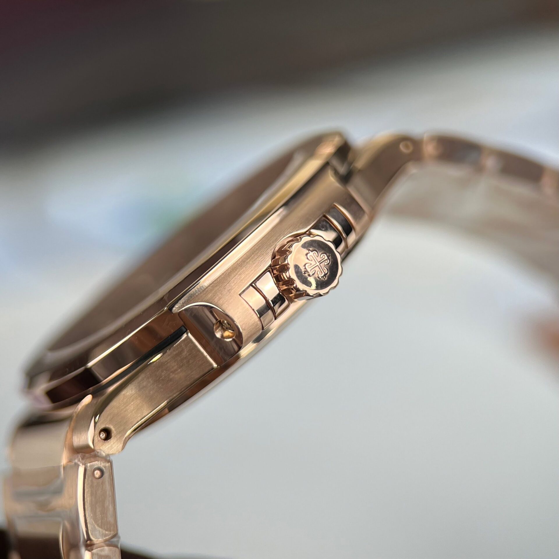 Patek Philippe Best Replica Watch Nautilus 7118 Gold Wrapped White Dial 3K Factory 35.2mm