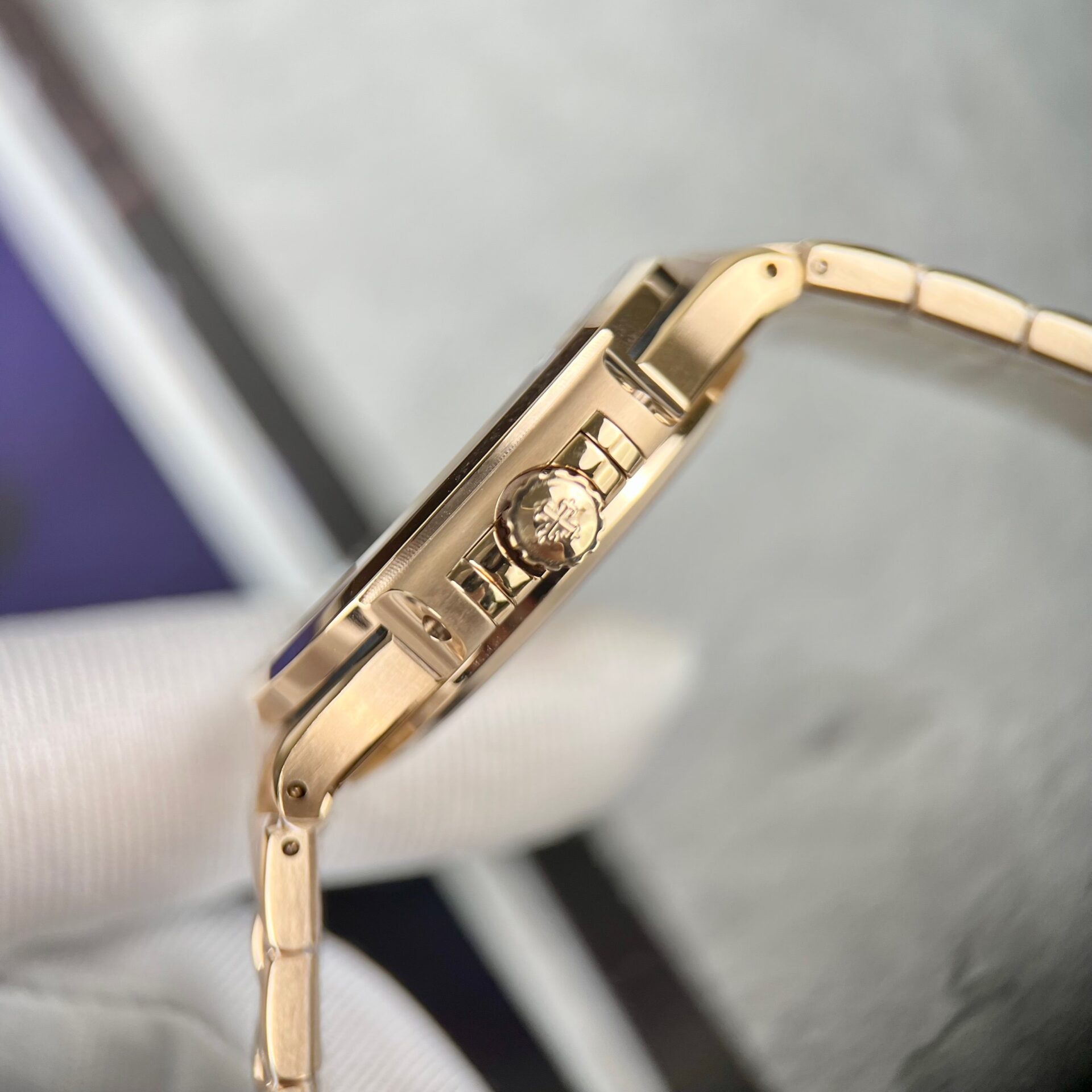 Patek Philippe Nautilus 7118 Replica Watch With Diamonds Bezel 3K Factory 35.2mm