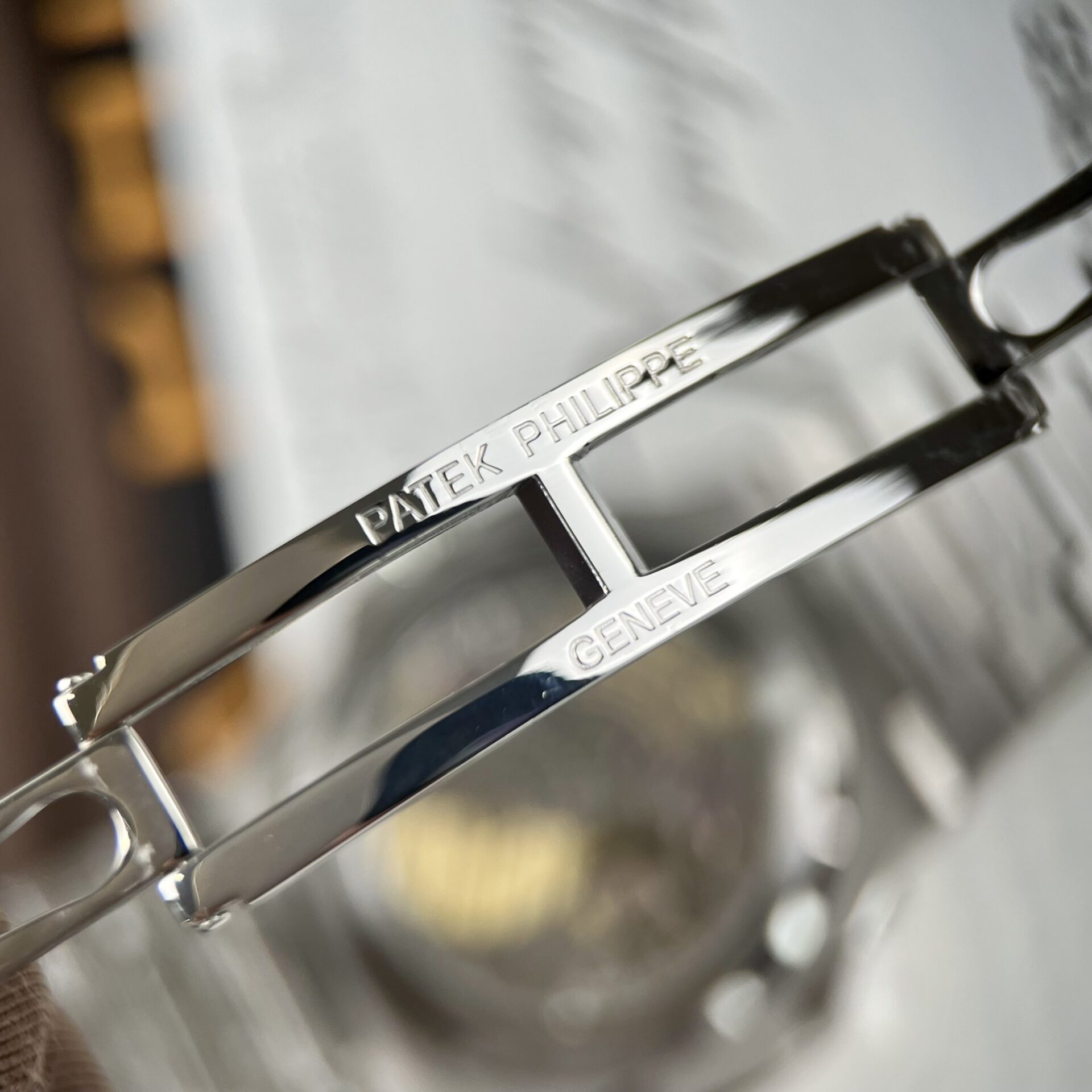 Patek Philippe Nautilus 5712 Replica 1:1 Watch Green Dial ZF 40mm