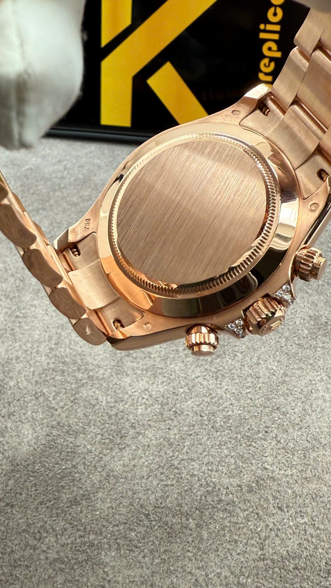 Rolex Daytona Rainbow Watch Crafted in Solid Gold with 40mm Natural Diamonds