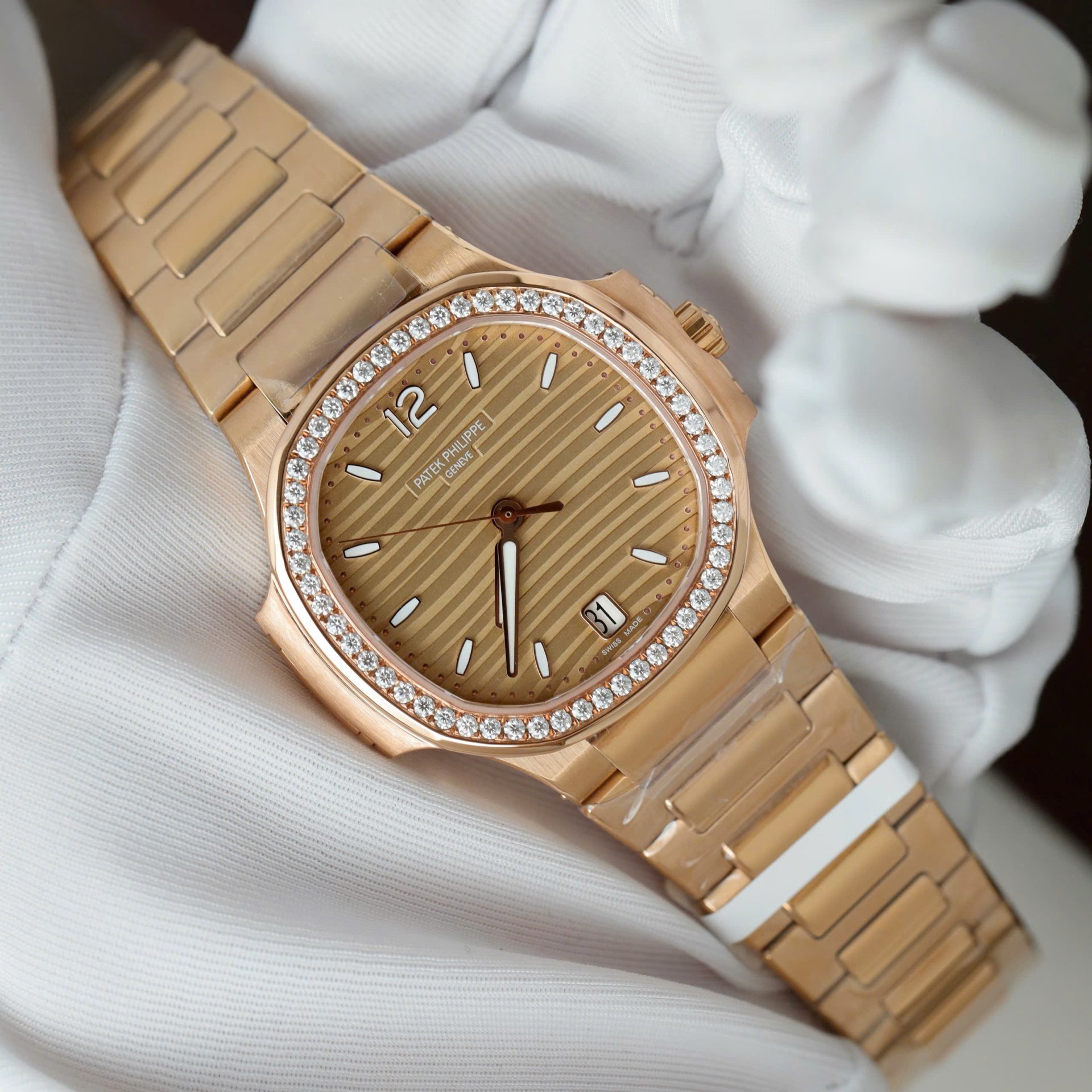 Patek Philippe Nautilus 7118 Women Replica Watch Custom Gold Wrapped + Diamonds Moissanite 3K Factory 35.2mm