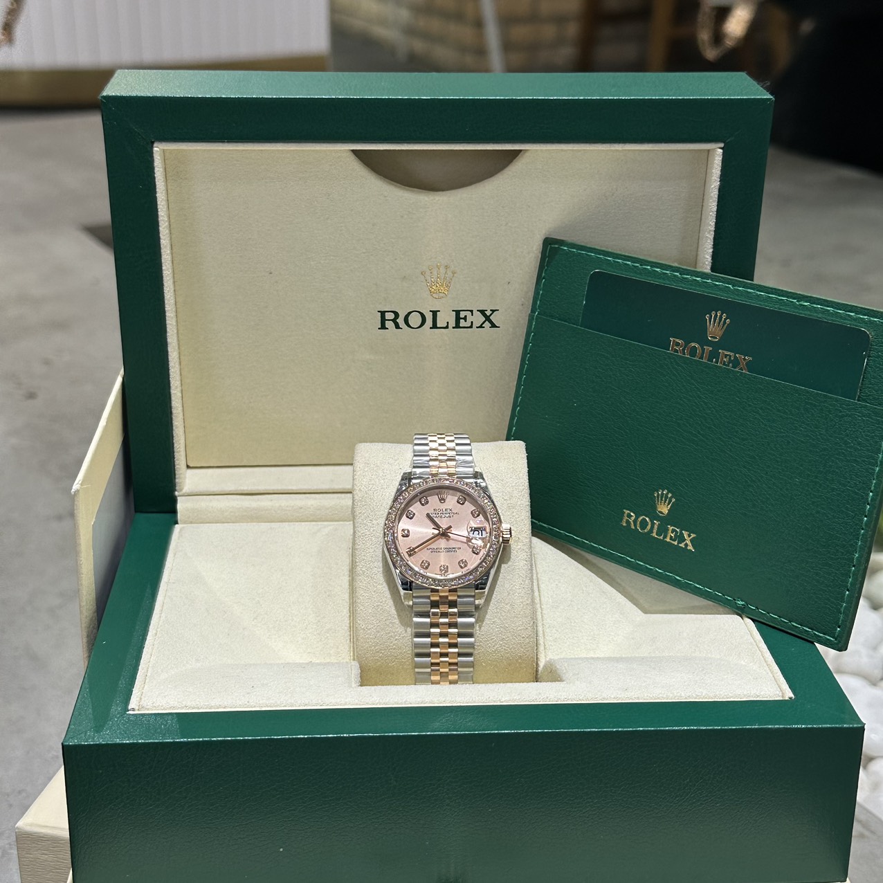 Rolex DateJust Women s High Quality Fake Watch Sunburt Dial Jubilee Strap 31mm