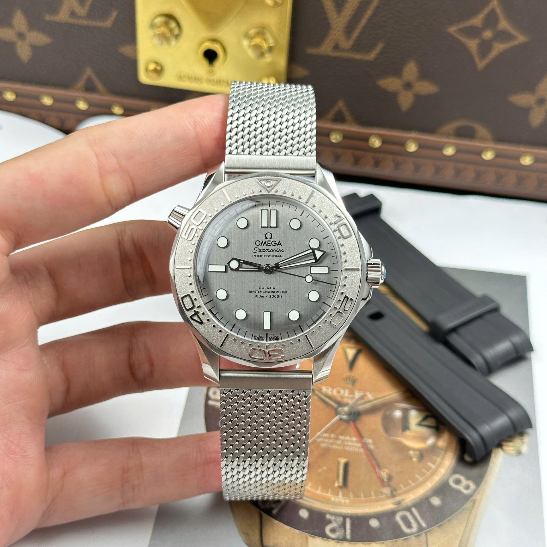 Omega Seamaster Diver 300m Replica Watch Gray Dial VS Factory 42mm