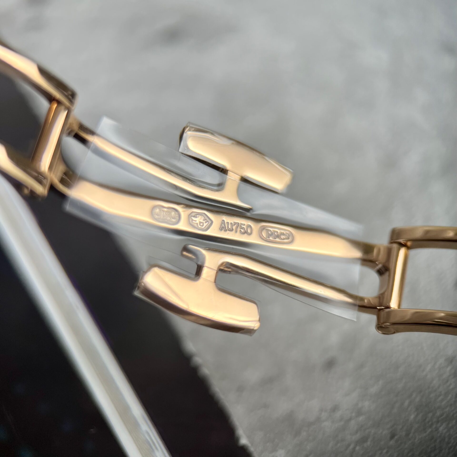 Patek Philippe Nautilus 7118 Replica Watch With Diamonds Bezel 3K Factory 35.2mm