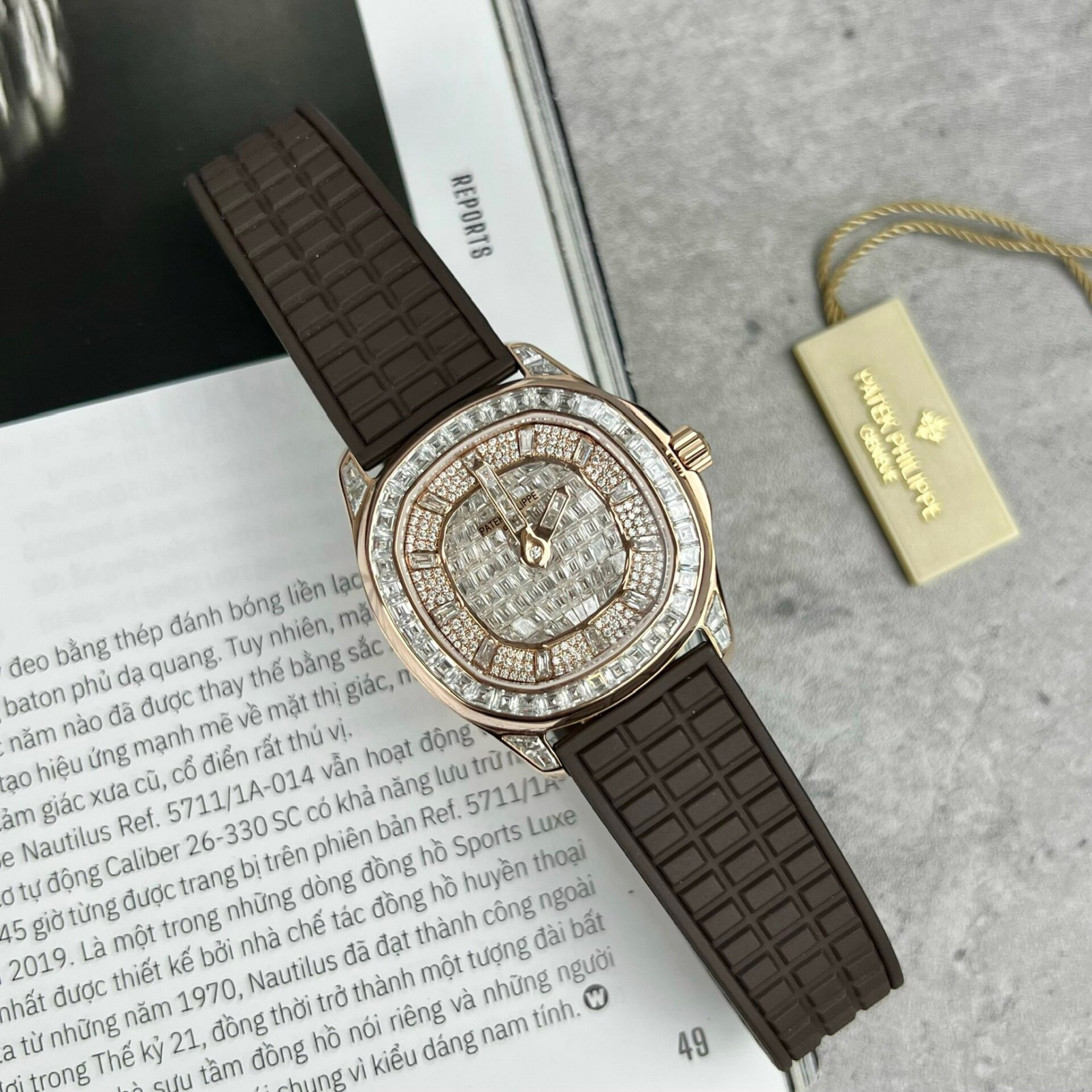 Patek Philippe Aquanaut 5062 Replica Watch Gold Wrapped Moissanite 35.6mm