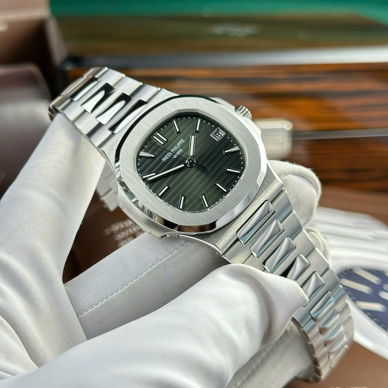 Patek Philippe Nautilus 5711 Refined Full Options Green Dial Best Top Quality Watch 40mm