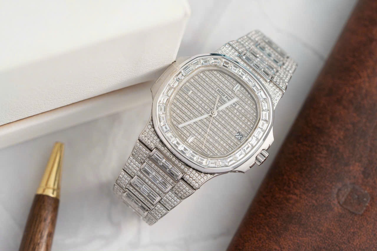 Patek Philippe Clone Watch Nautilus 5719 Full Diamonds Baguette 40mm
