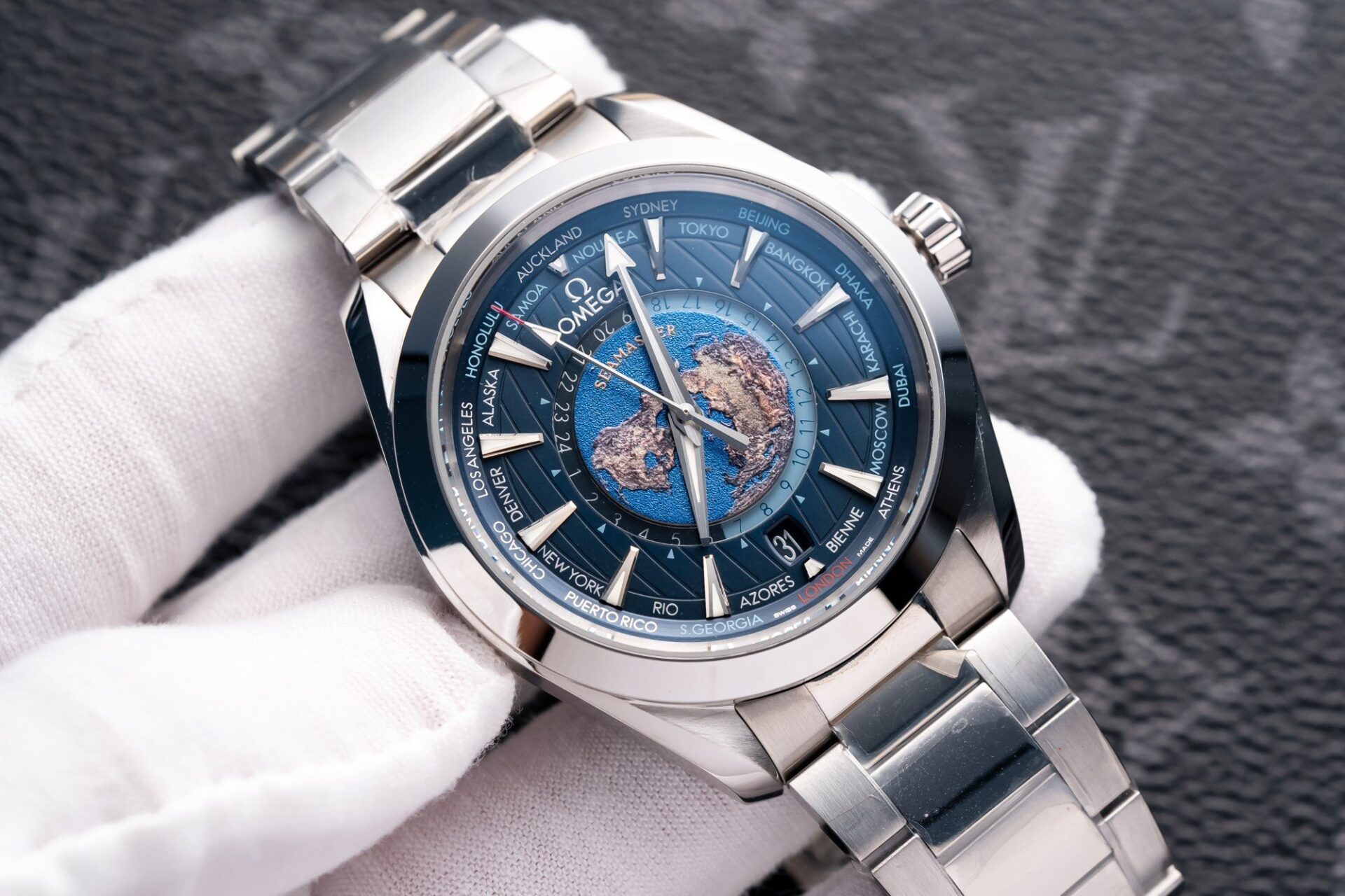 Omega Seamaster Aqua-Terra Blue Dial Replica Watch VS Factory 43mm