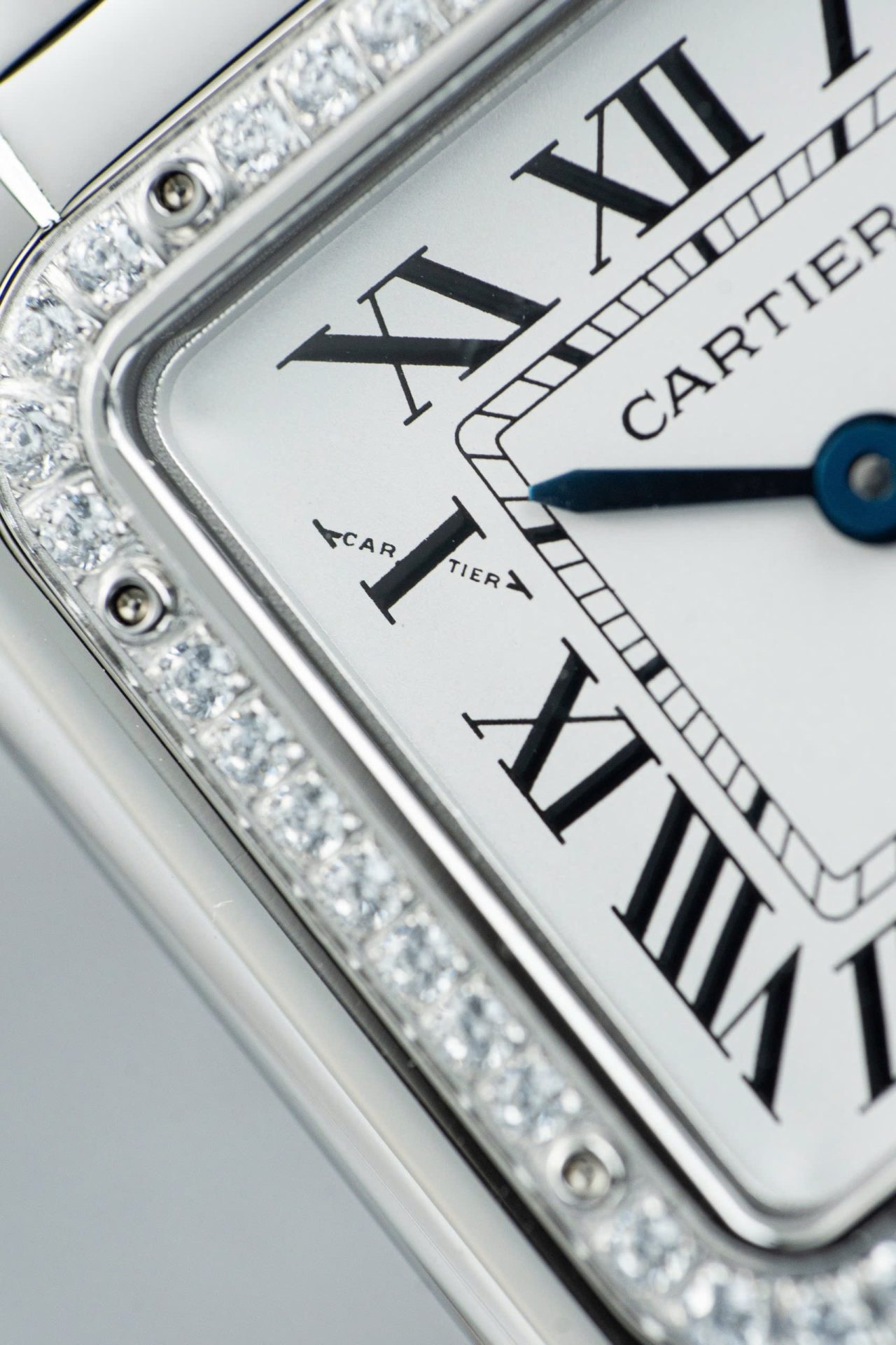 Cartier Panthere W2PN0007 Replica Watch White Dial Metal Wire 27x37mm
