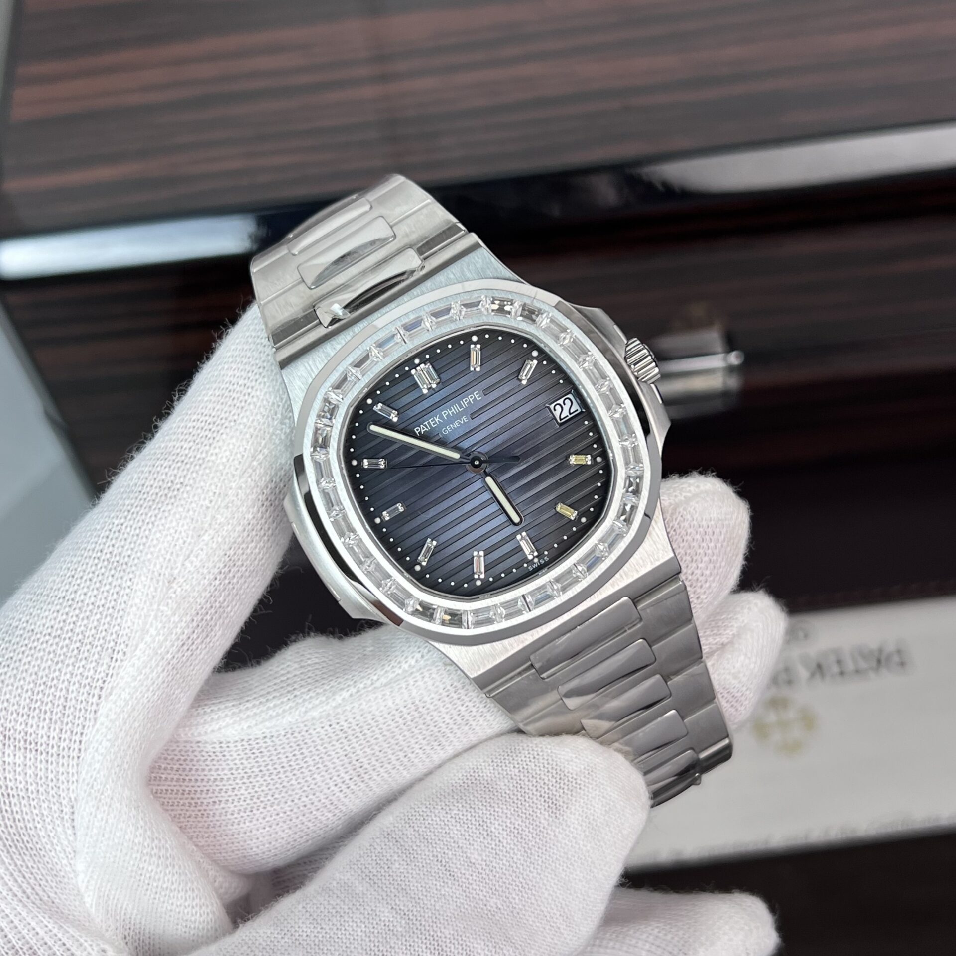 Patek Philippe Nautilus 5723 Replica 1:1 Watch Blue Dial Diamond 40mm