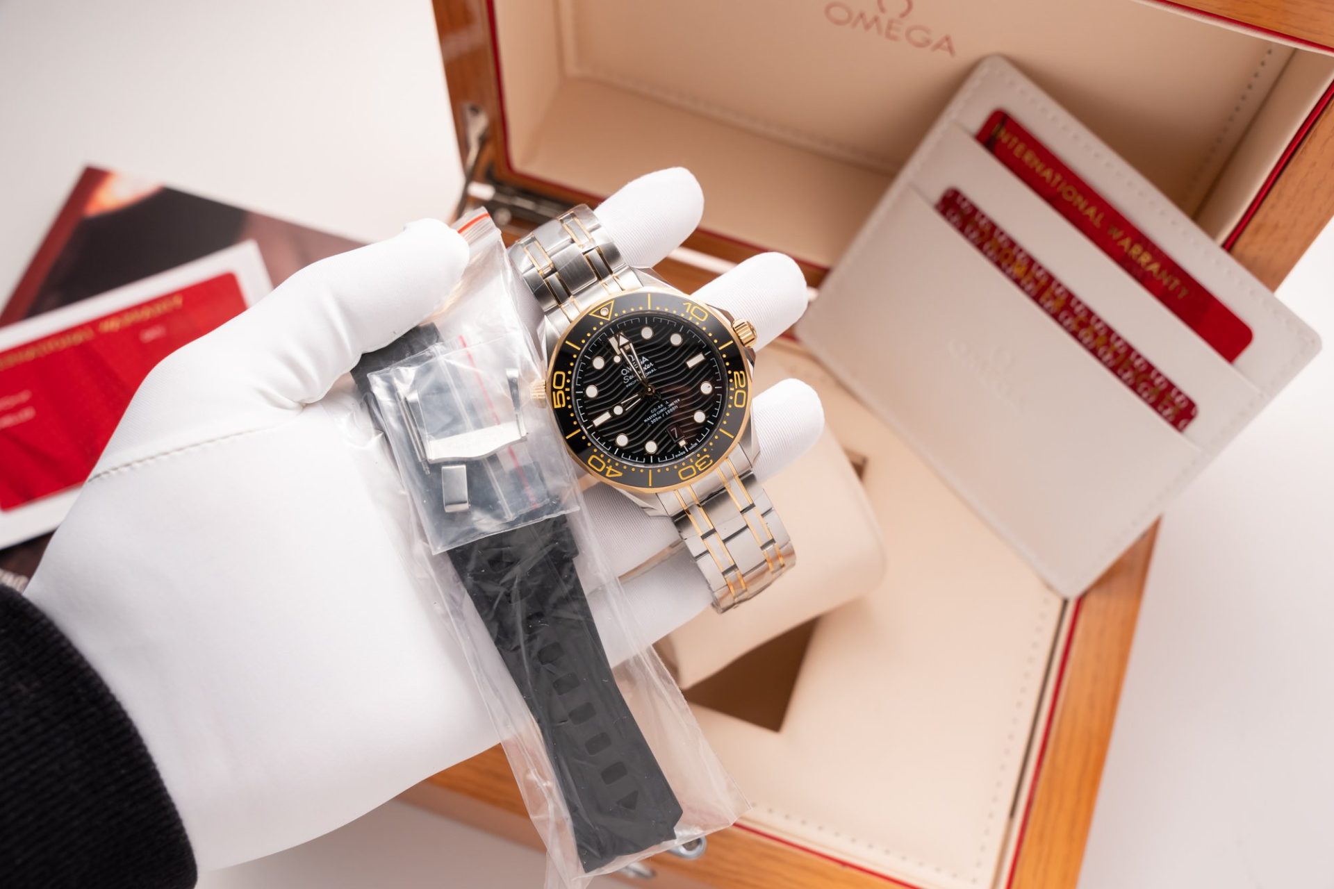 Omega Replica Watch Seamaster Demi Gold Black Dial VS Factory Demi Gold 42mm