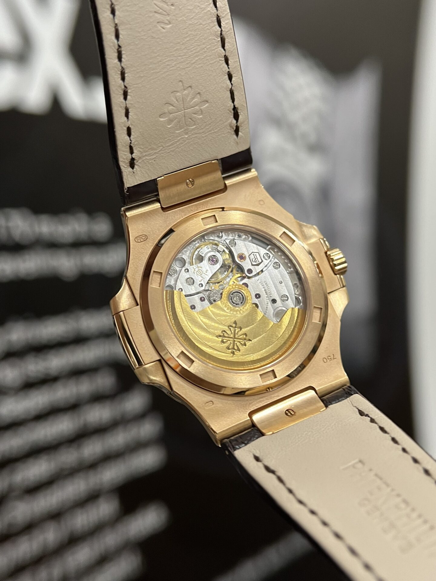 Patek Philippe Nautilus 5711 Replica Watch Gold Wrapped 3K Factory 40mm