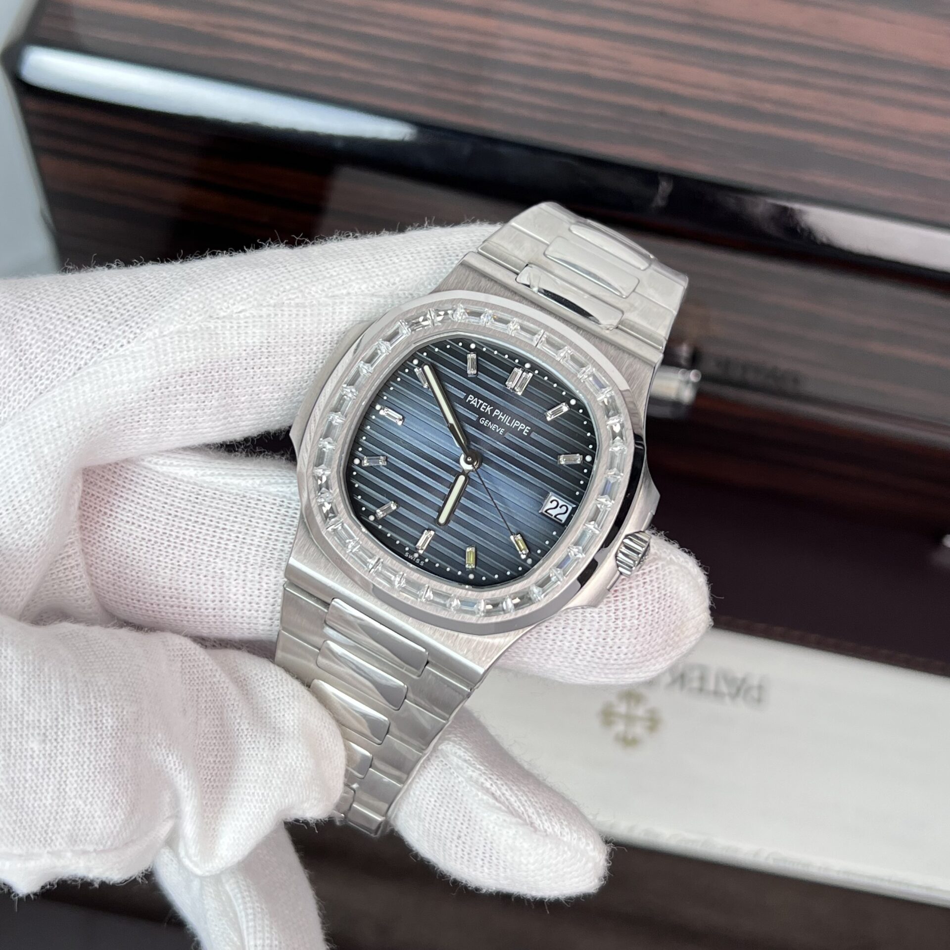 Patek Philippe Nautilus 5723 Replica 1:1 Watch Blue Dial Diamond 40mm