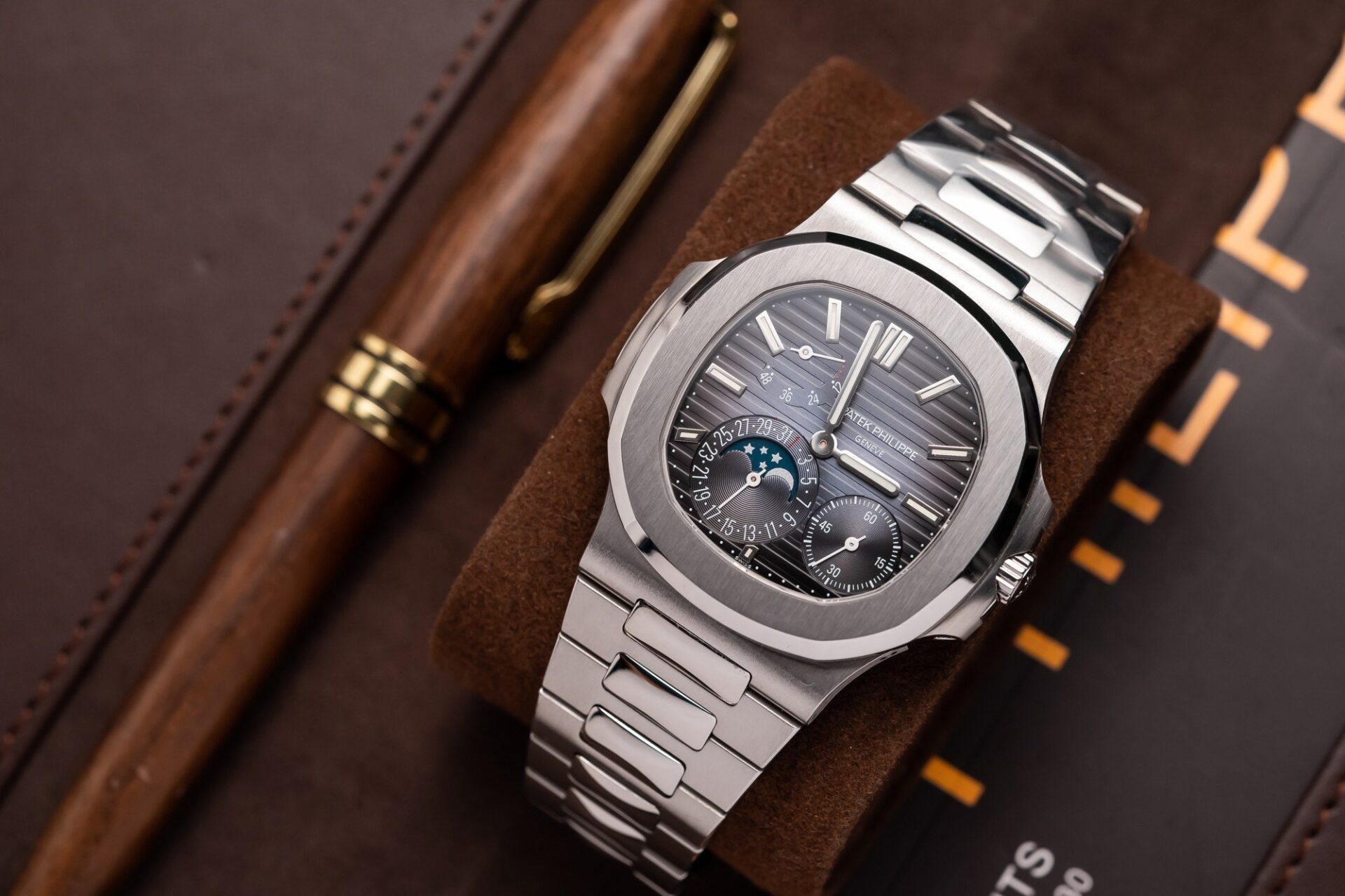 Patek Philippe Nautilus 5712 Replica 1:1 Watch Gray Dial PPF V2 40mm