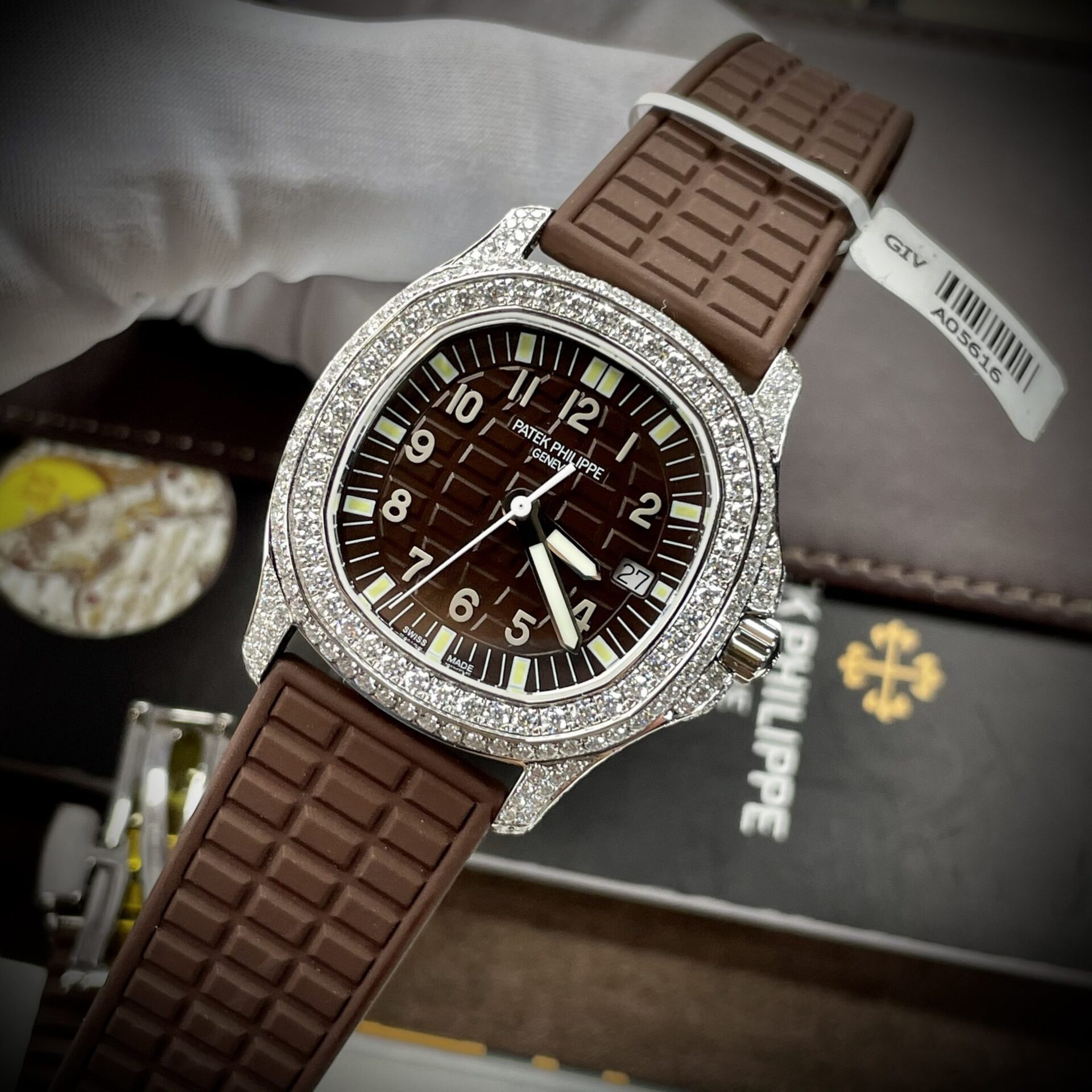 Patek Philippe Replica Watch Aquanaut 5067 Dial Brown Custom Diamonds Moissanite 35.6mm