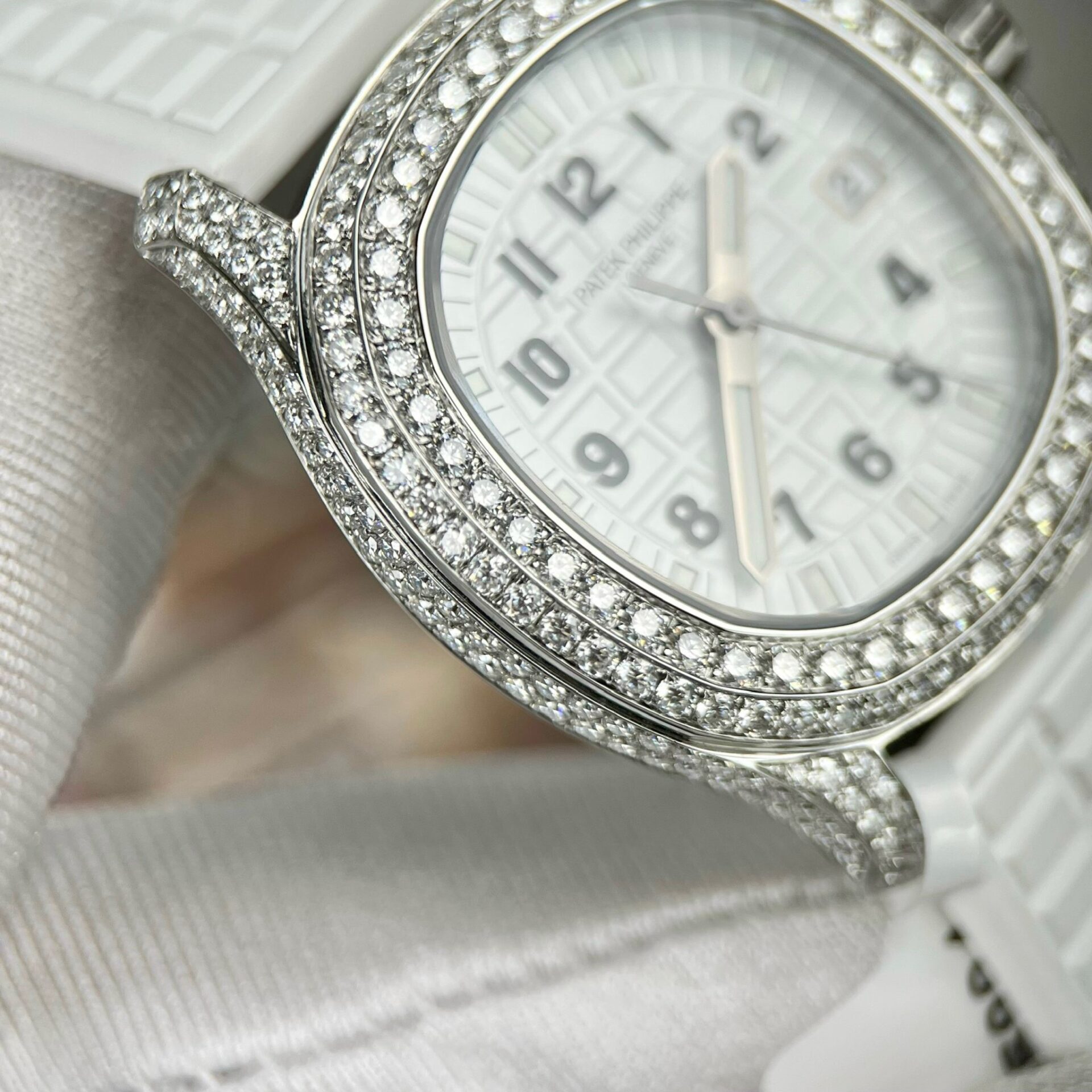 Patek Philippe Replica Watch Aquanaut 5069G Custom Full Moissanite Diamonds PPF Factory 35.2mm