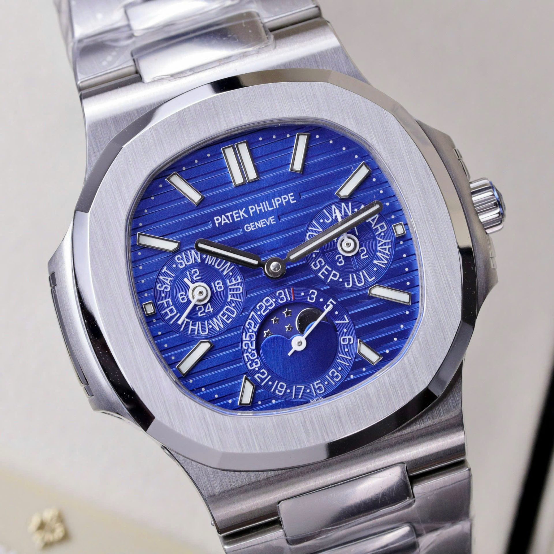 Patek Philippe Nautilus 5740 Copies Watch Men Blue Dial Metal Wire 40mm