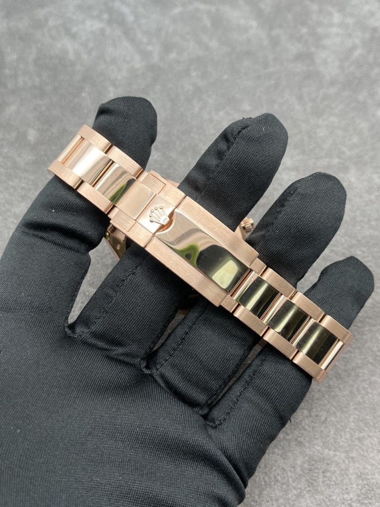 Rolex Custom Daytona Rainbow M116595R 18K Solid Gold And Gemstones 40mm