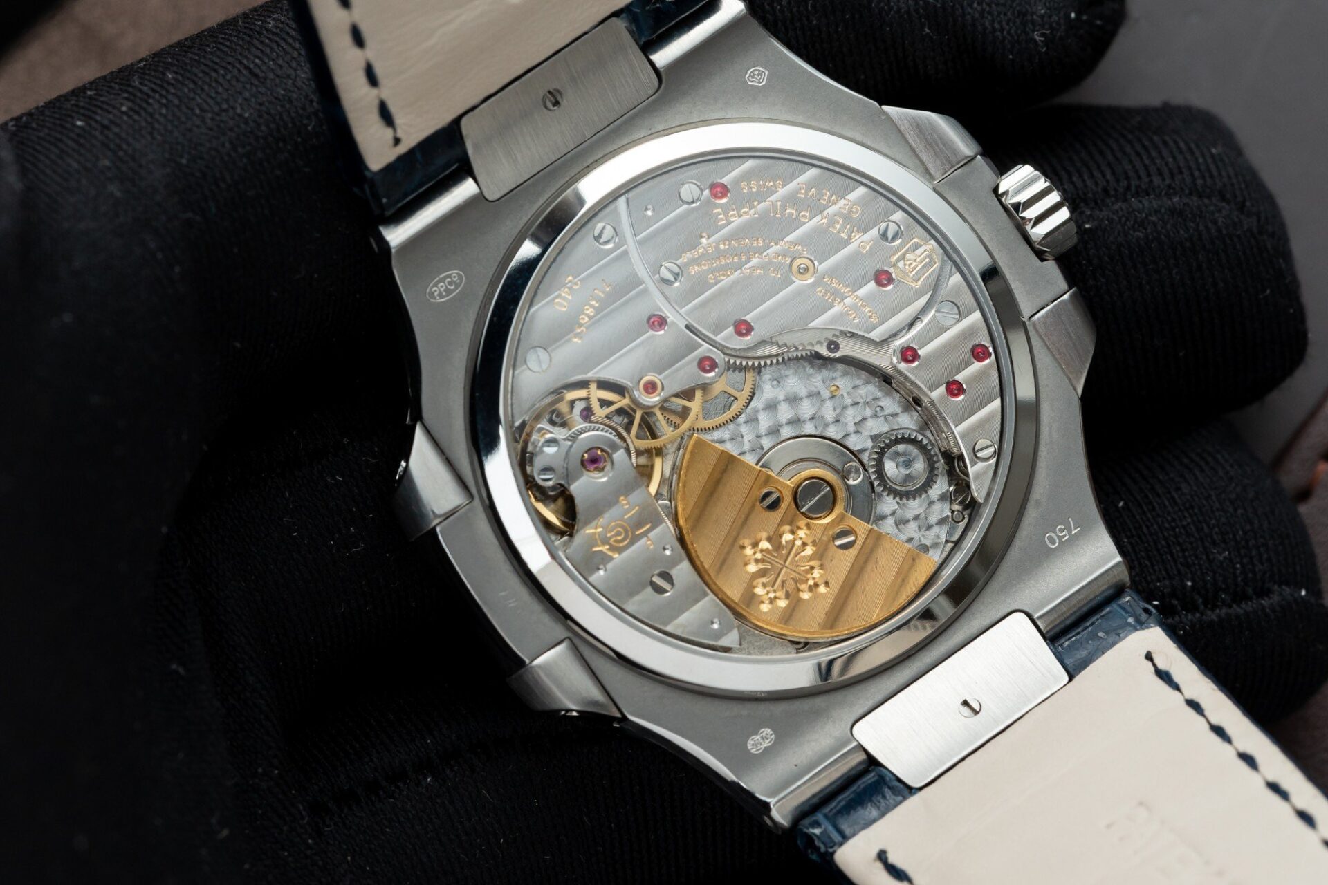 Patek Philippe Nautilus 5724G Replica Watch Blue GRF 40mm