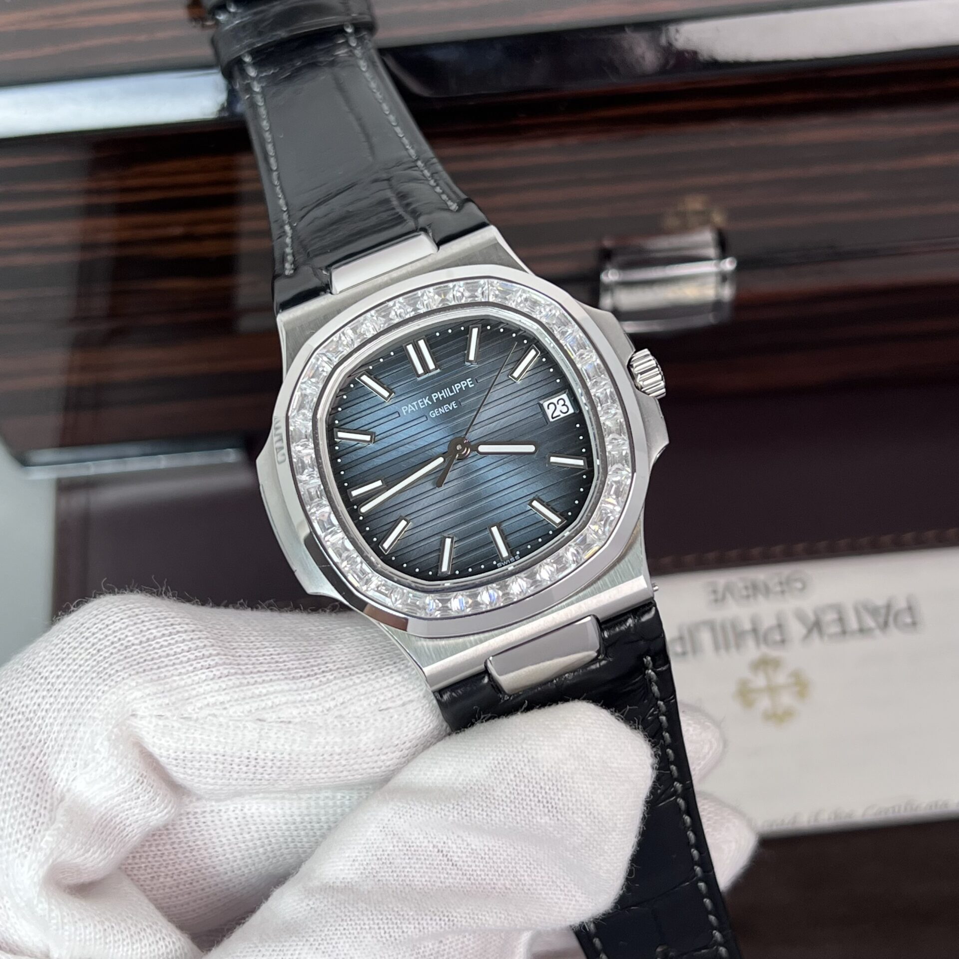 Patek Philippe Nautilus 5723 Replica 1:1 Watch Leather Strap Dark Blue Dial 40mm