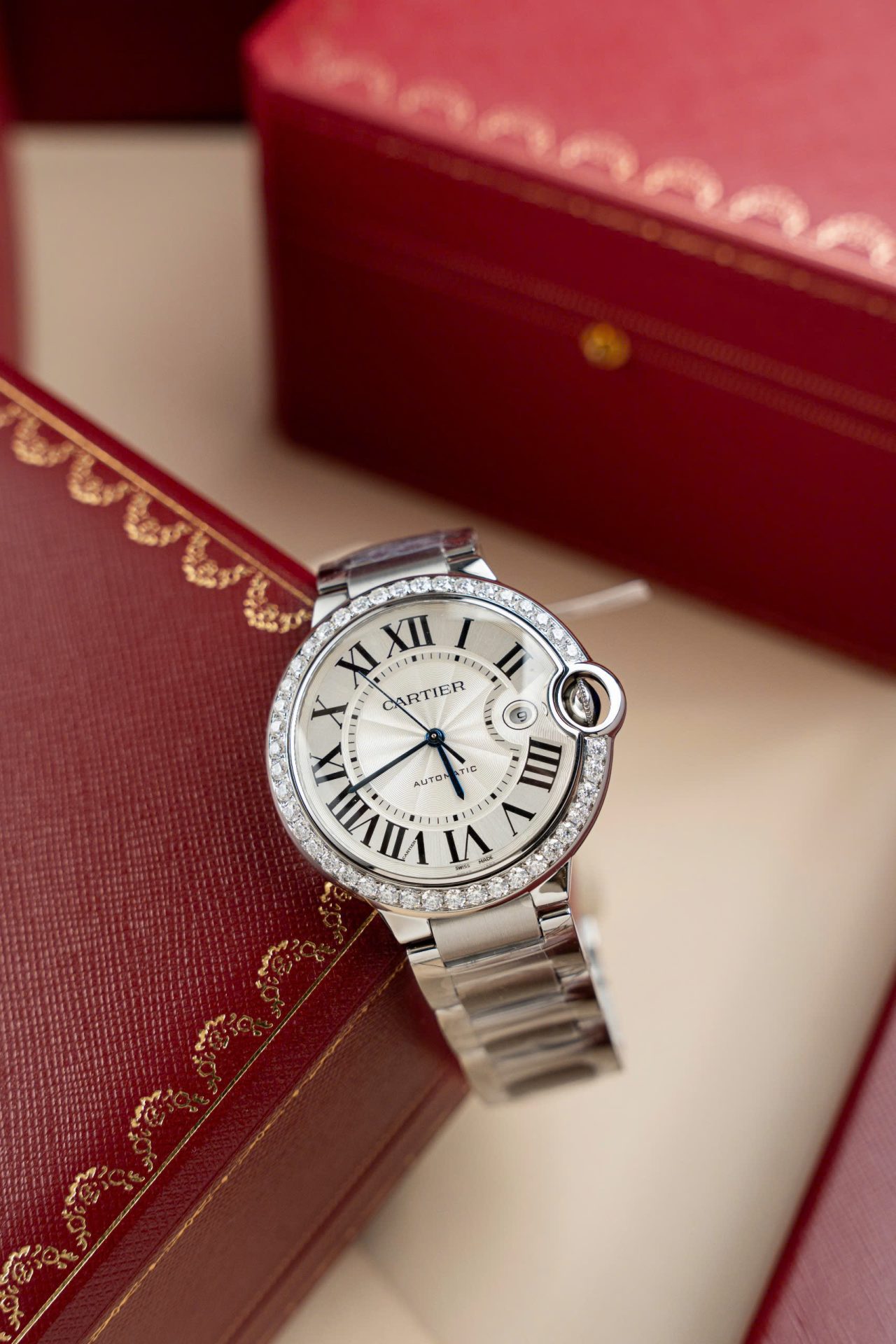 Cartier Ballon Bleu WE9009Z3 White Dial Replica Watch Bezel Diamond Moissanite AF Factory 42mm