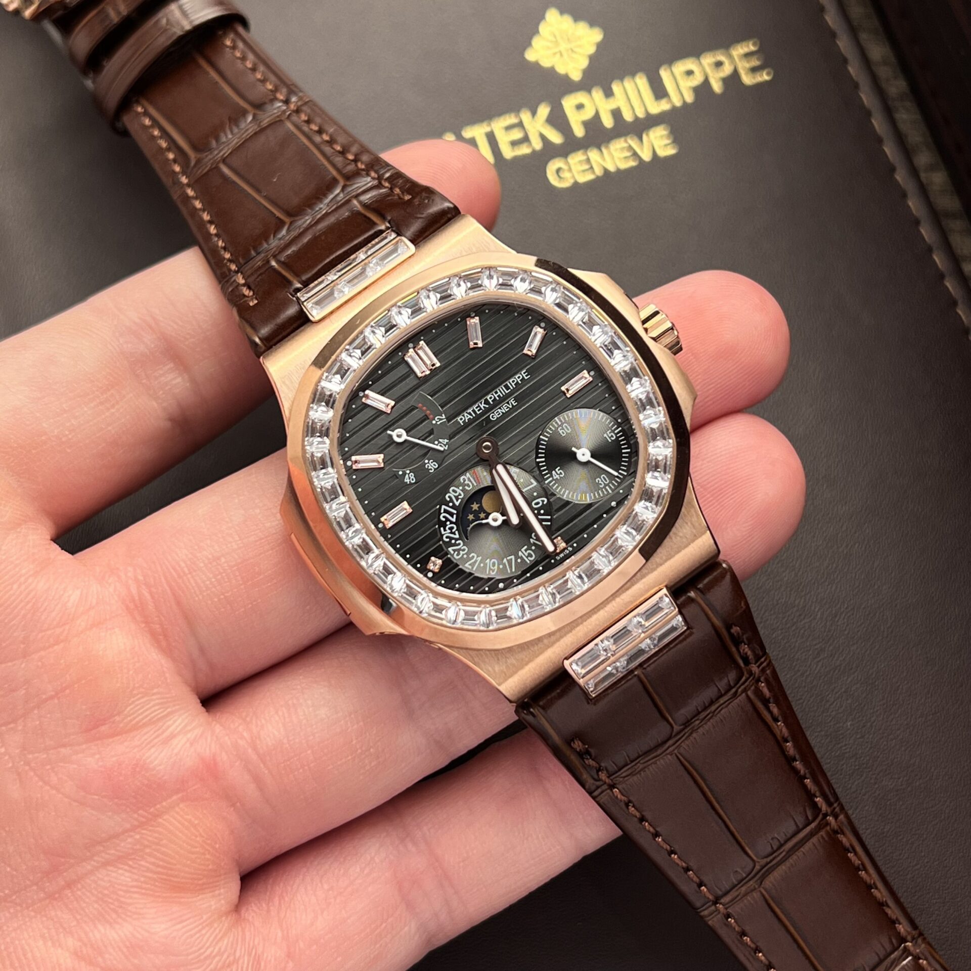 Patek Philippe Nautilus 5724R Replica Watch Gray Dial Factory GR 40mm