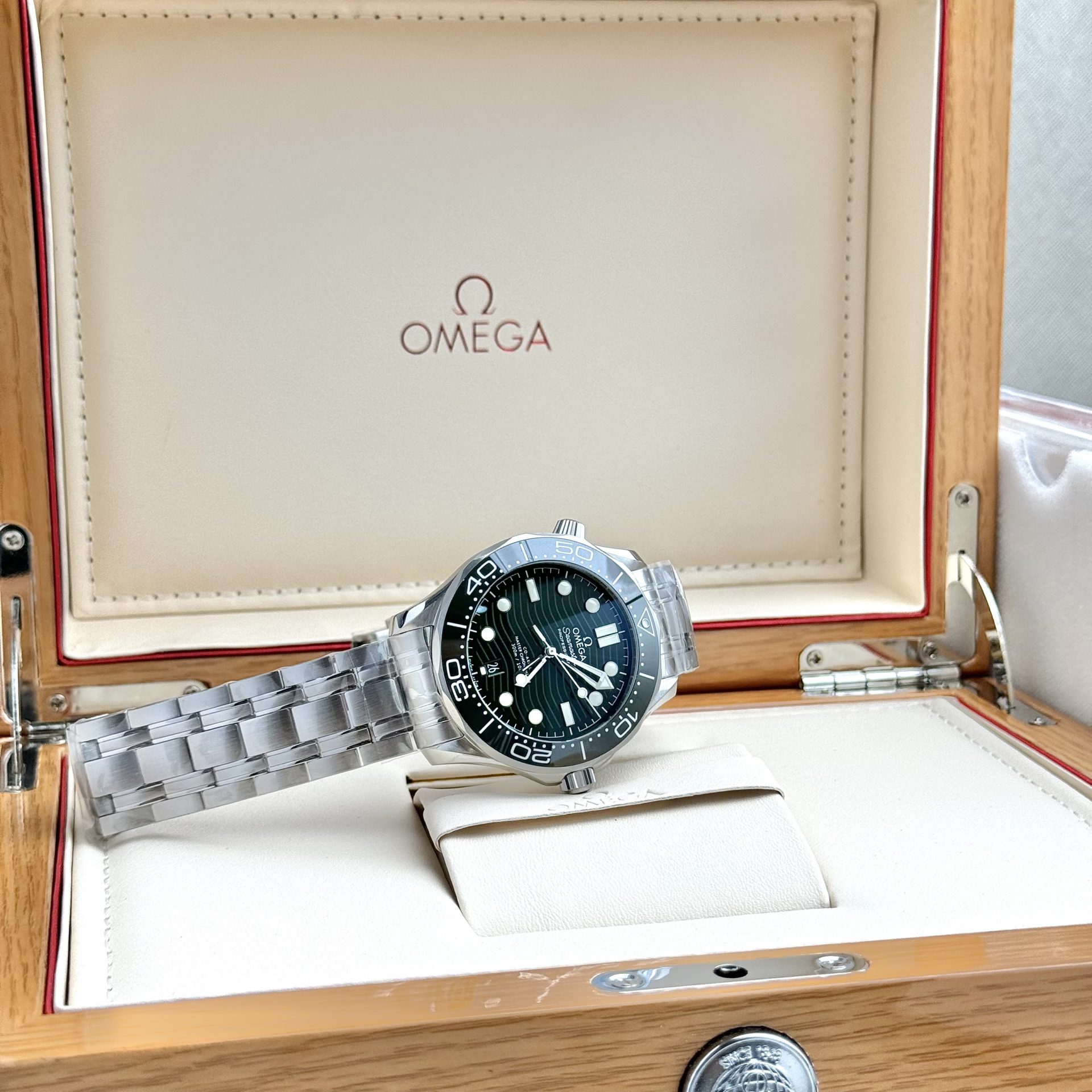 Omega Best Replica Watch Seamaster Diver 300M Dial Green VS Factory 42mm