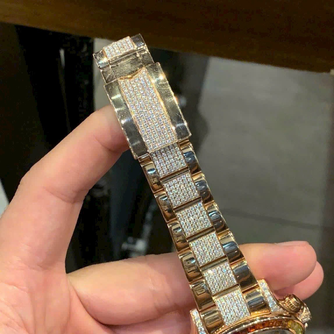 Rolex Daytona Rainbow Replica 1:1 Watch With Full Diamonds 40mm