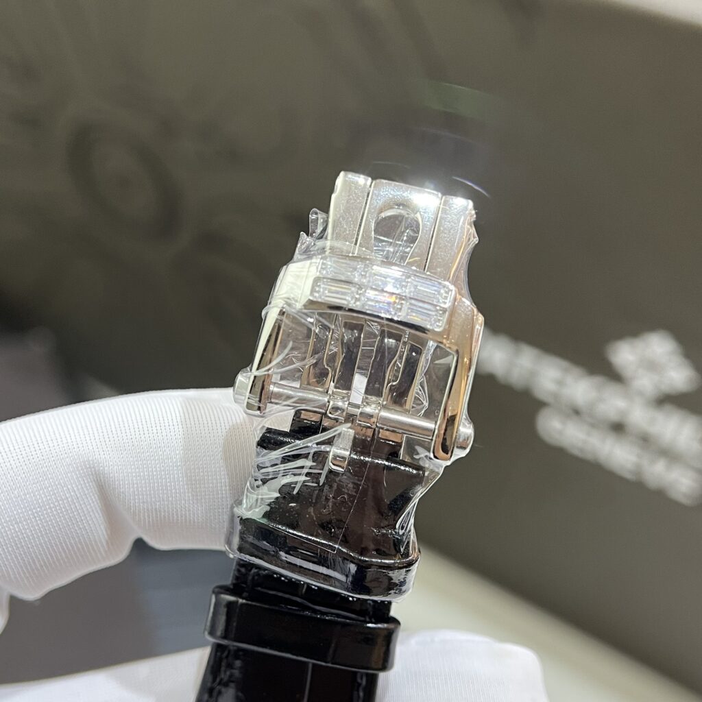 Patek Philippe Replica Watch Nautilus 5724G Blue Dial Leather Strap 40mm