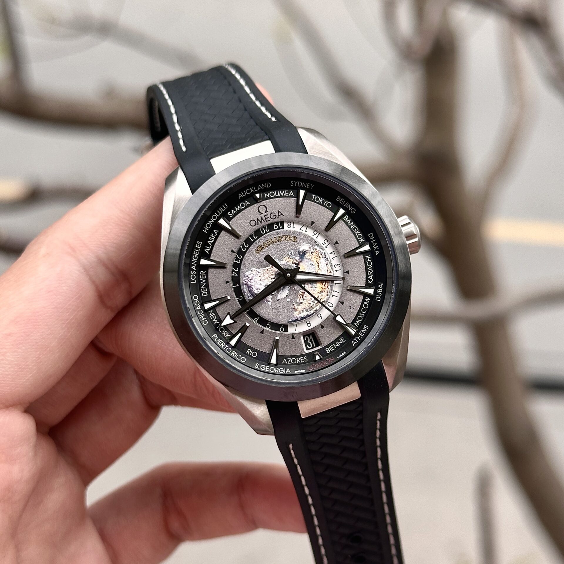 Omega Replica Watch Aqua Terra Worldtimer Gray Dial Rubber Strap VS Factory 43mm