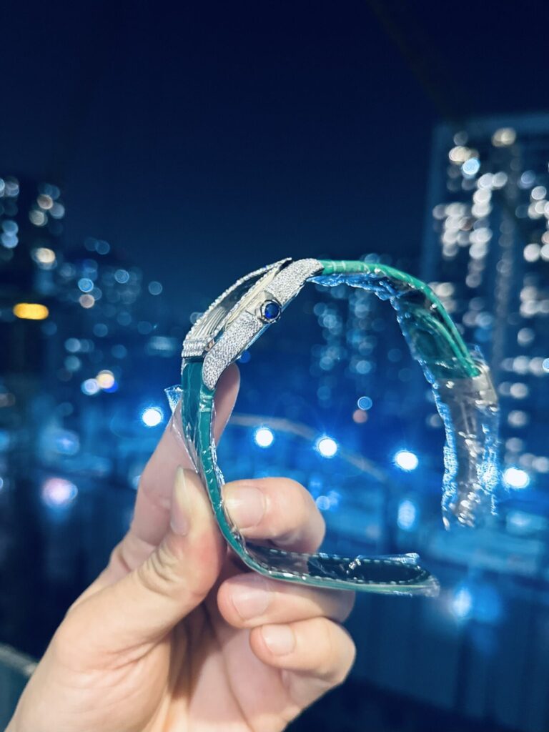 Cartier Santos With Green Moissanite Replica Watch 39.8mm