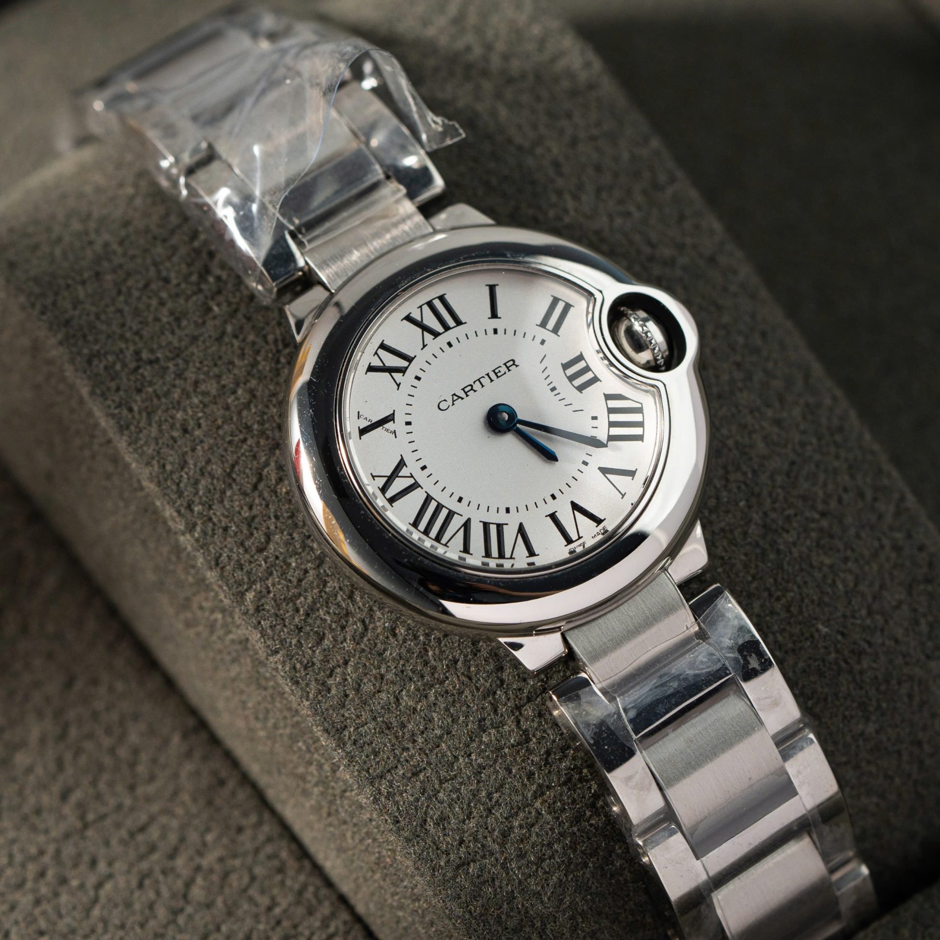 Cartier Ballon Bleu Women s Replica Watch Swiss Quartz Movement Metal Strap 28mm