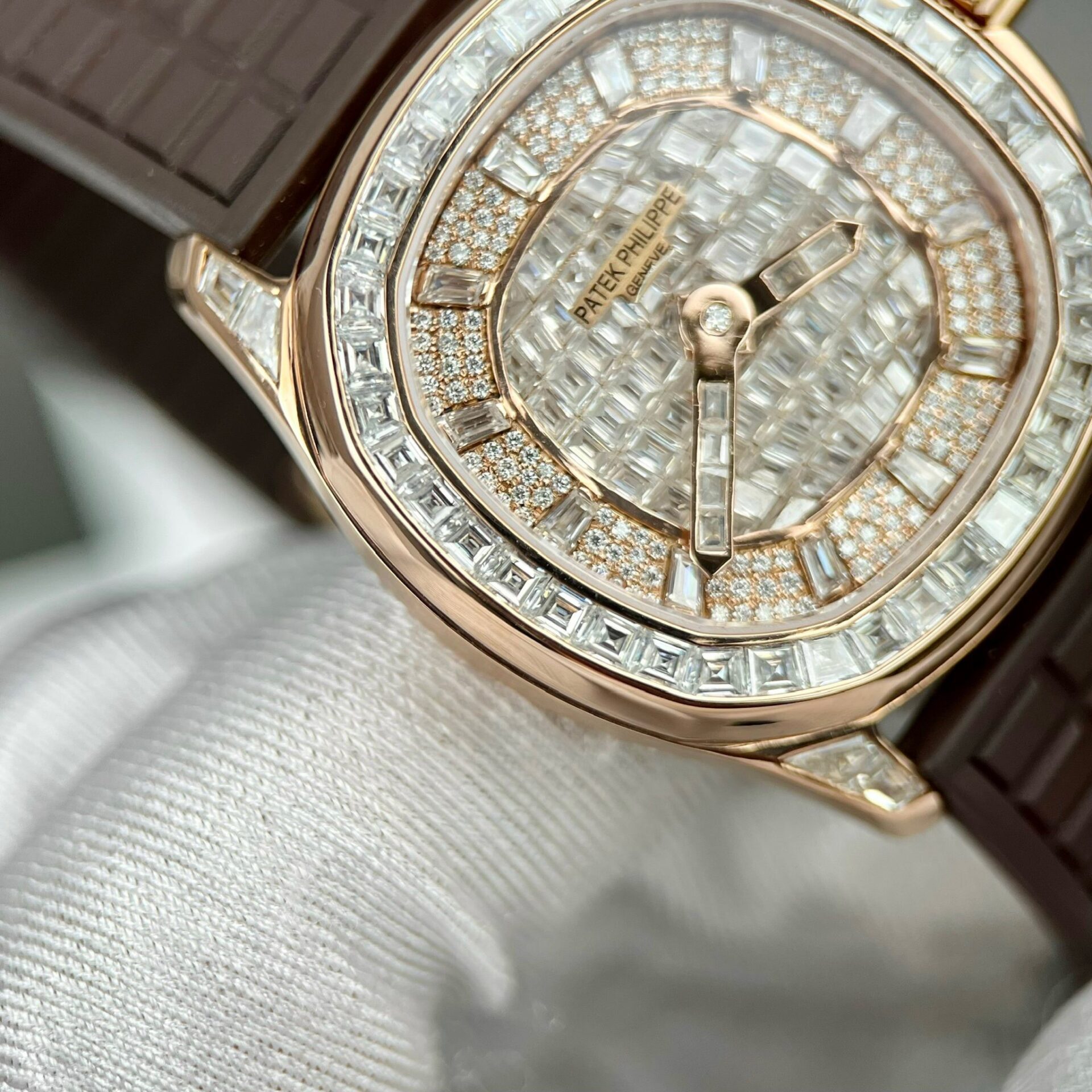 Patek Philippe Aquanaut 5062 Replica Watch Gold Wrapped Moissanite 35.6mm